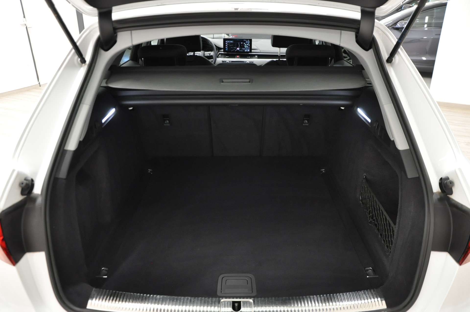 AUDI A4 Avant 40 TDI Attraction quattro S-tronic-image-22
