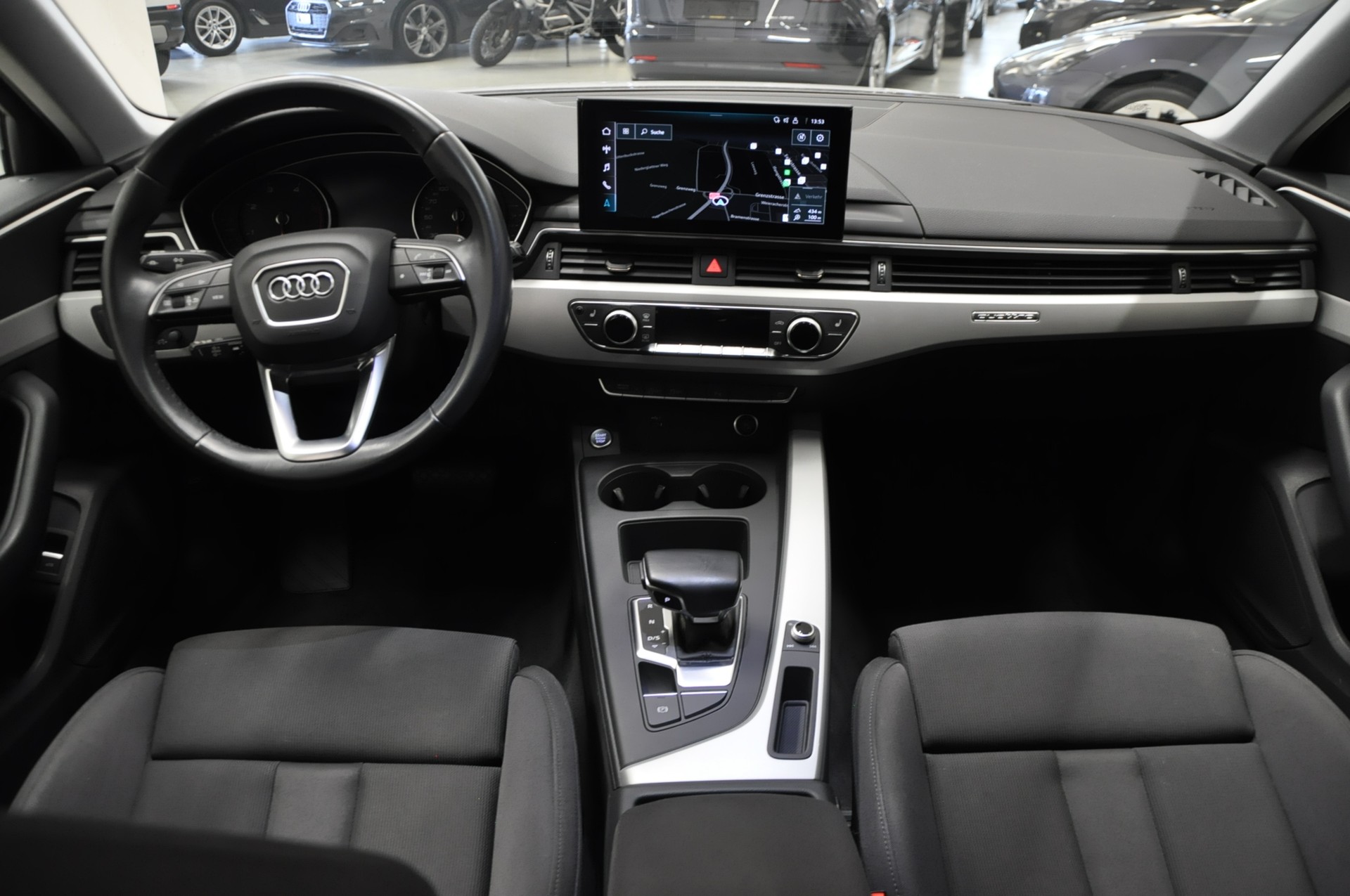 AUDI A4 Avant 40 TDI Attraction quattro S-tronic-image-16