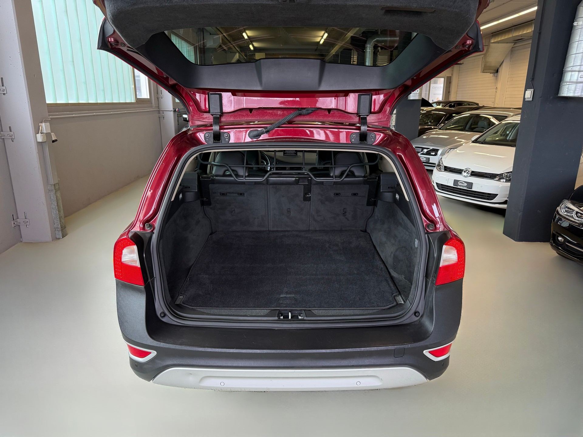 VOLVO XC70 D5 AWD Momentum Geartronic-image-8