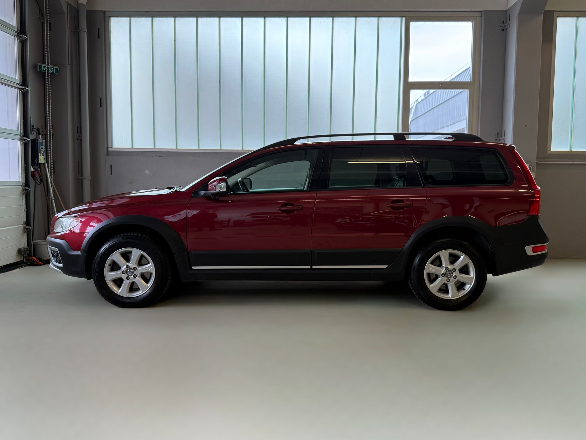 VOLVO XC70 D5 AWD Momentum Geartronic-image-4