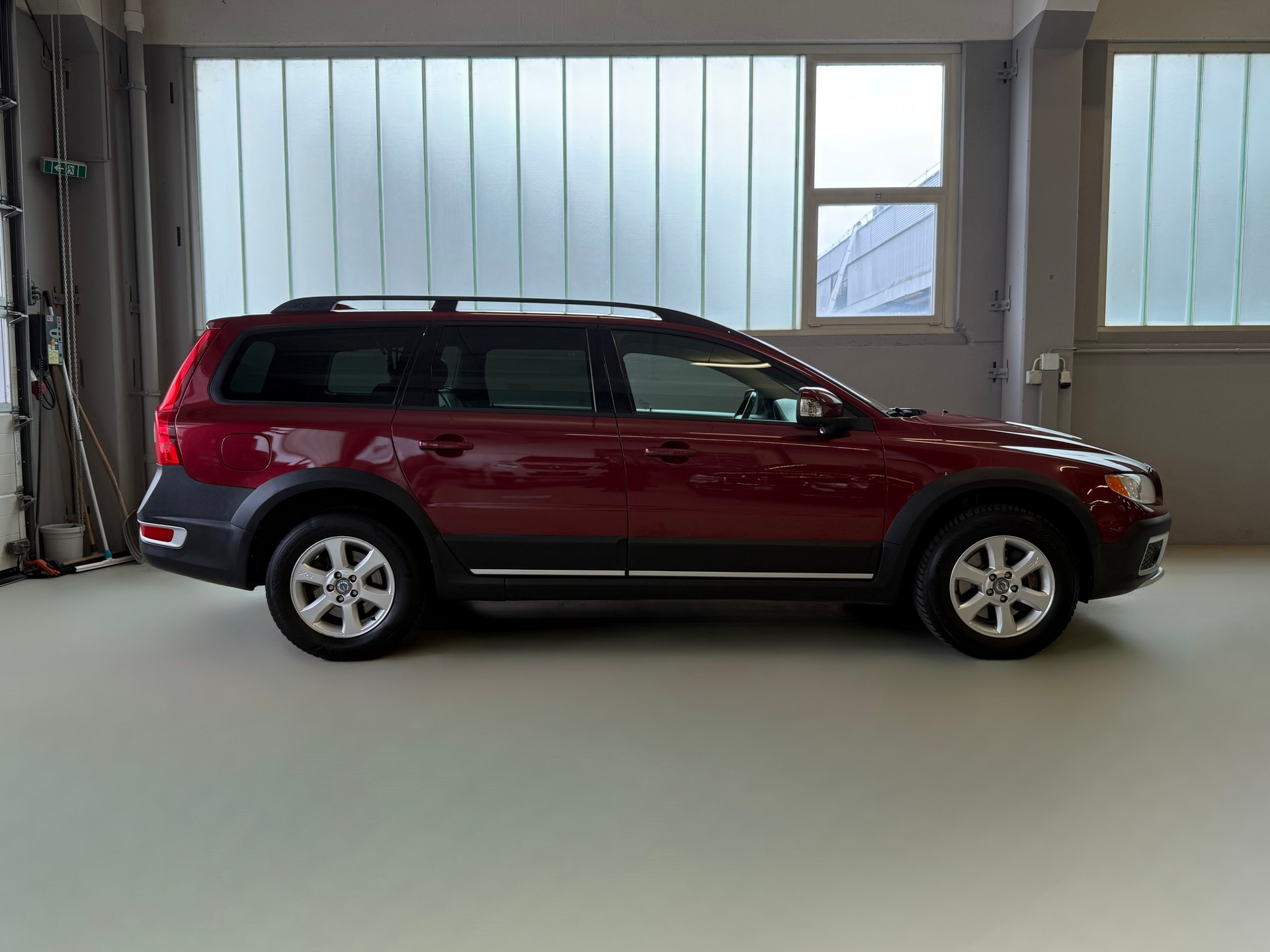 VOLVO XC70 D5 AWD Momentum Geartronic-image-3