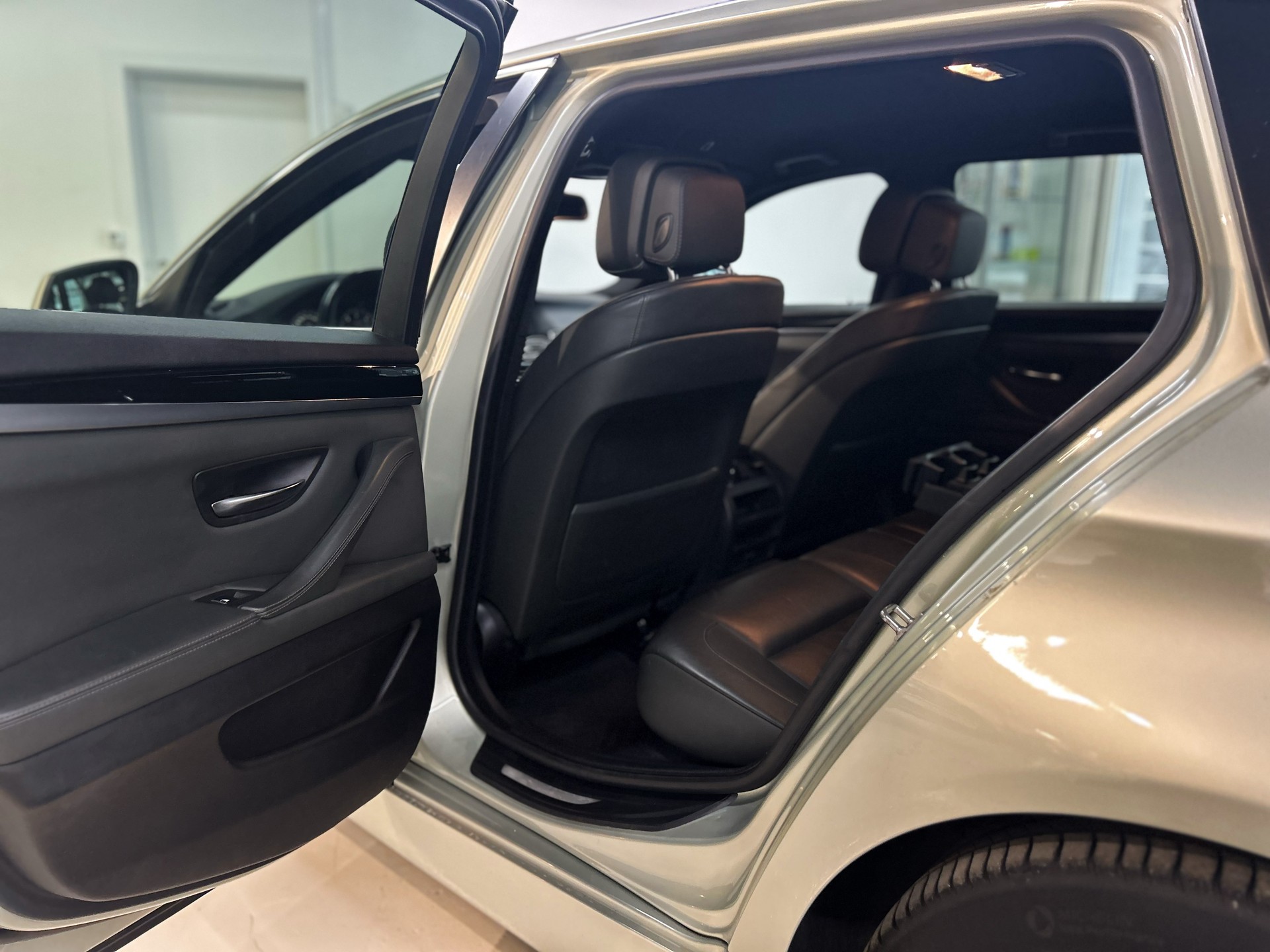 BMW 525d xDrive Touring Steptronic-image-18