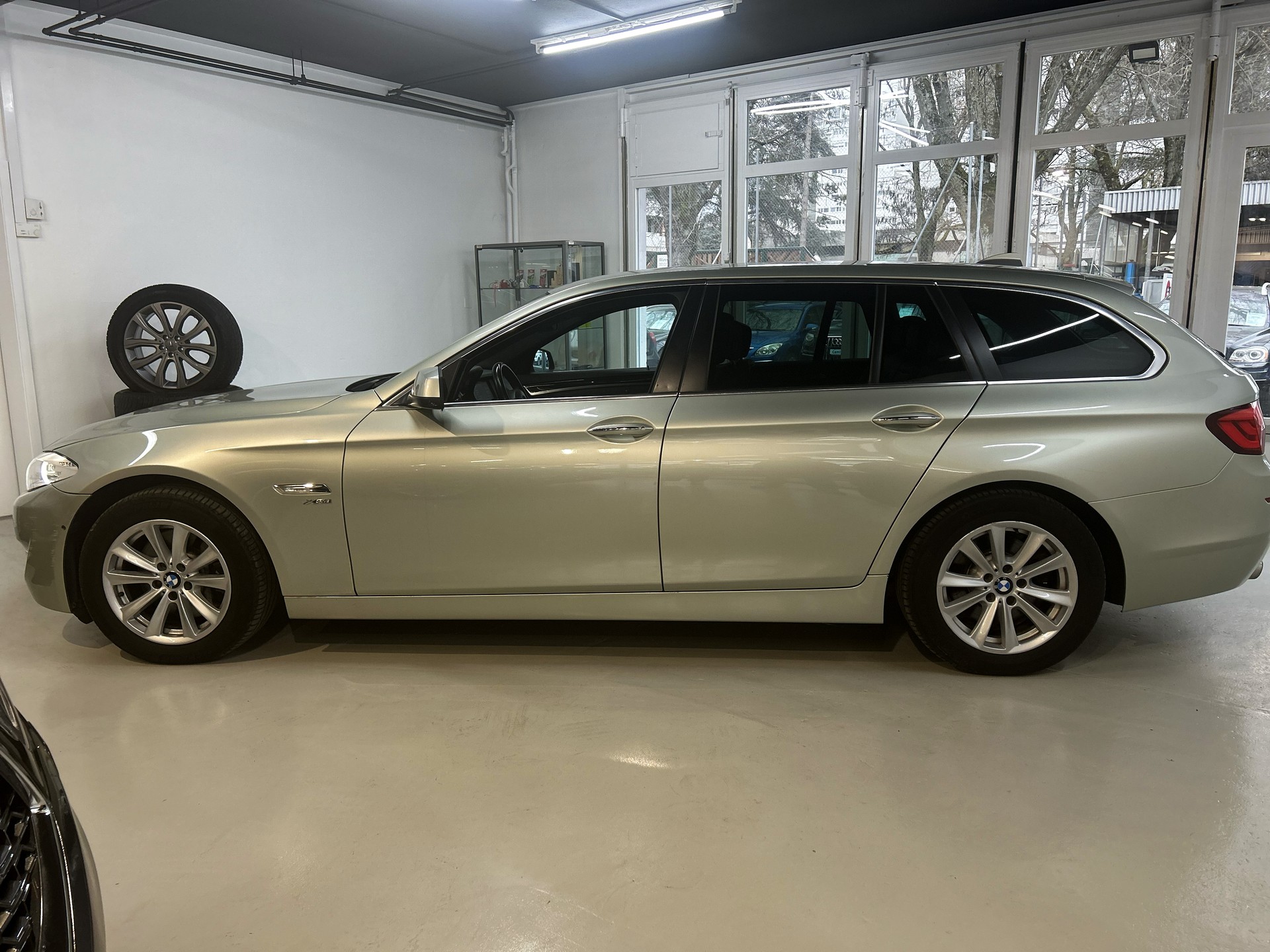 BMW 525d xDrive Touring Steptronic-image-5