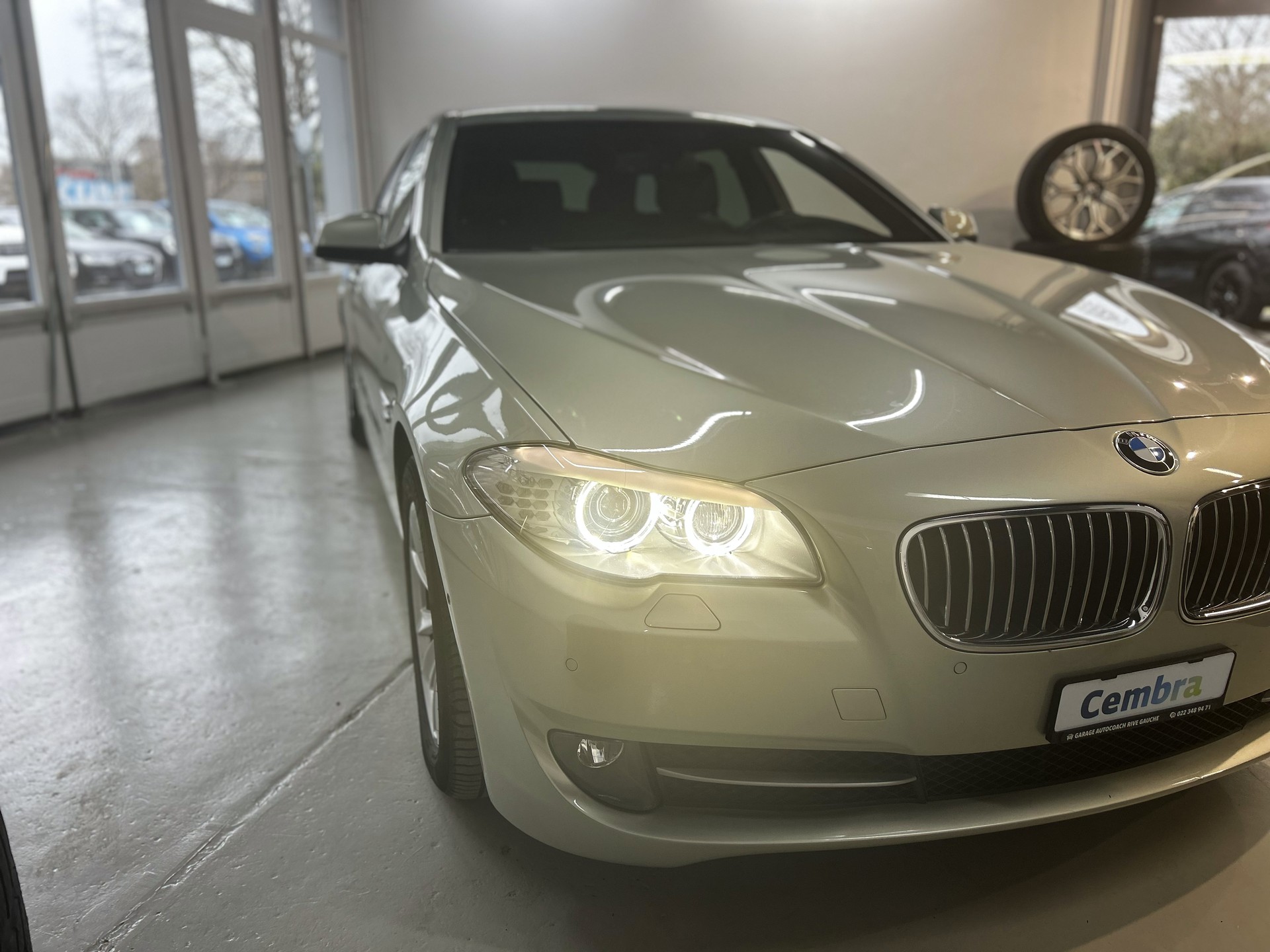 BMW 525d xDrive Touring Steptronic-showroom-element-1