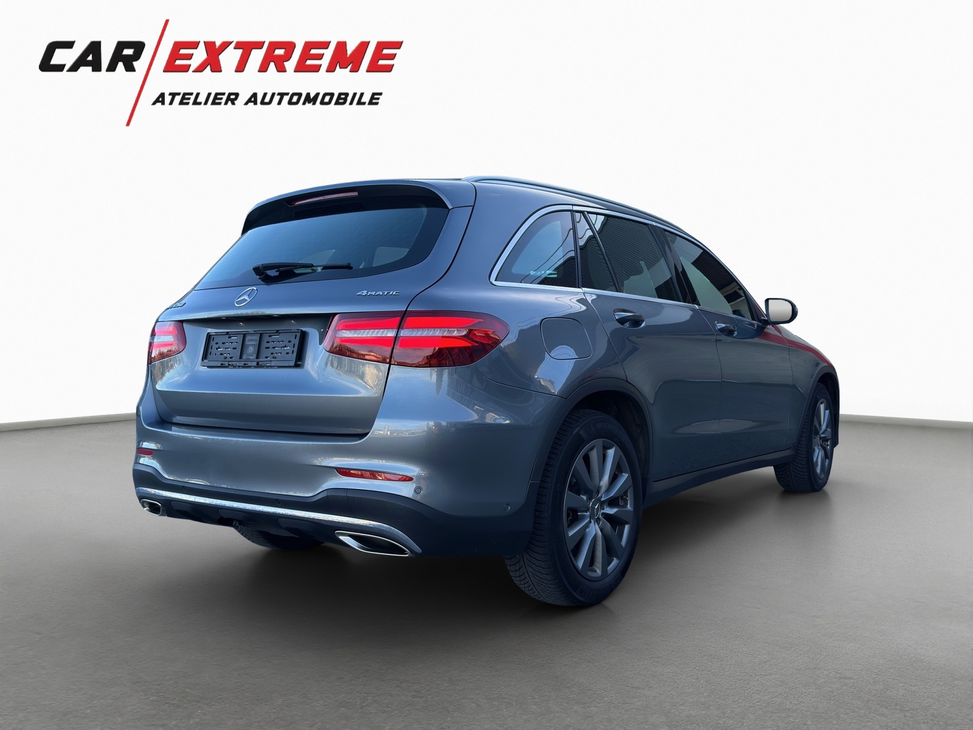 MERCEDES-BENZ GLC 250 AMG Line 4Matic 9G-Tronic-image-5