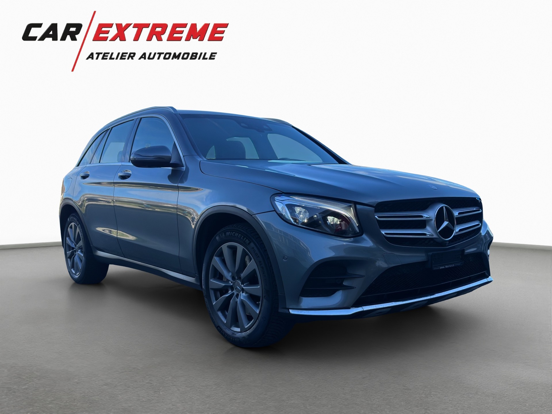 MERCEDES-BENZ GLC 250 AMG Line 4Matic 9G-Tronic-showroom-element-1