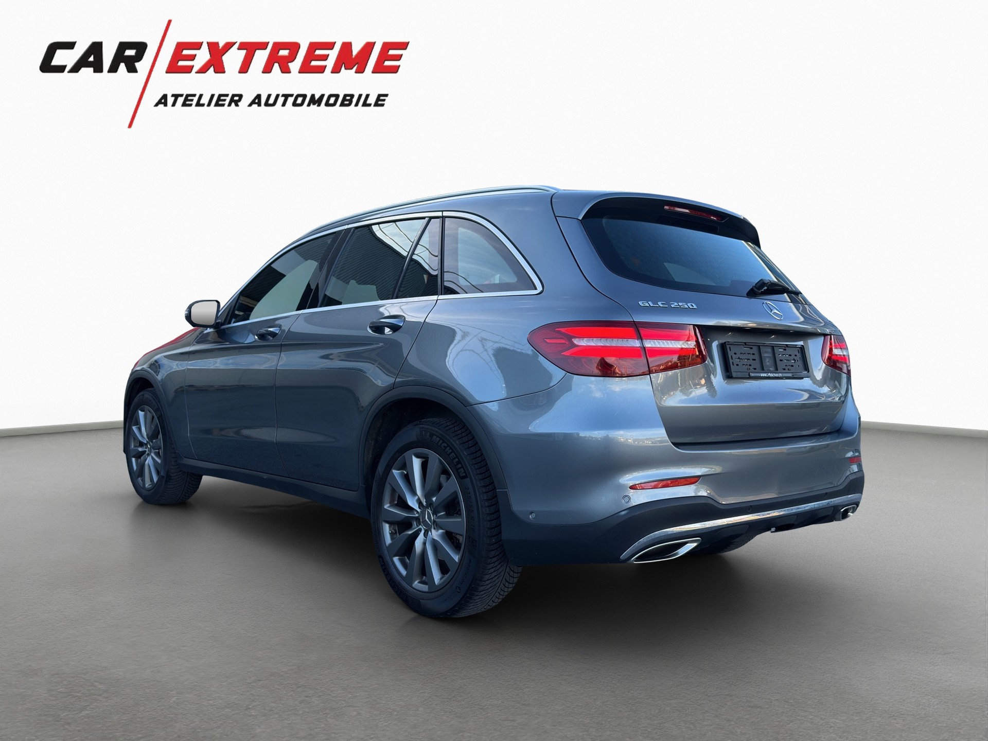 MERCEDES-BENZ GLC 250 AMG Line 4Matic 9G-Tronic-image-4