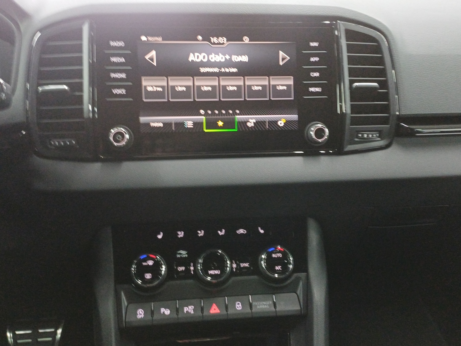 SKODA Karoq 2.0 TSI SportLine 4x4 DSG-image-10