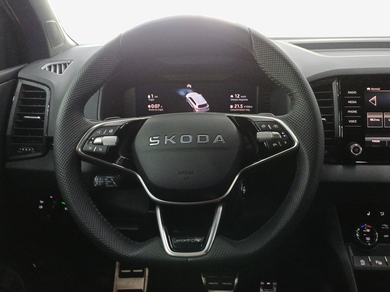 SKODA Karoq 2.0 TSI SportLine 4x4 DSG-image-9
