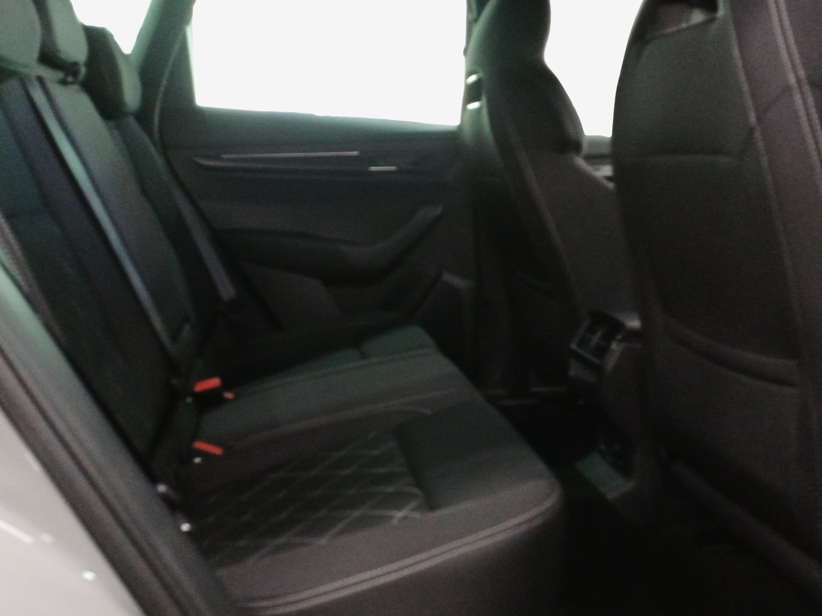 SKODA Karoq 2.0 TSI SportLine 4x4 DSG-image-14