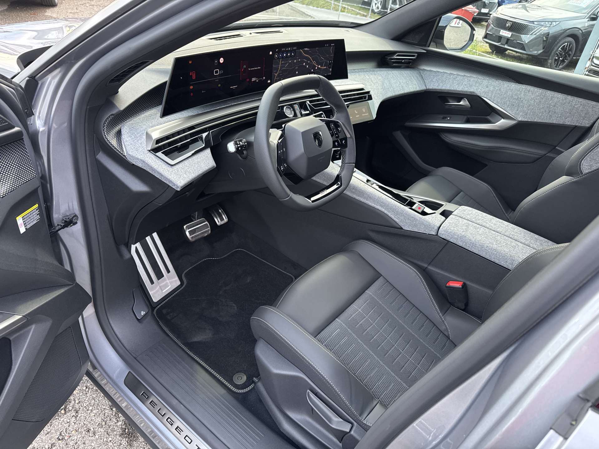 PEUGEOT 3008 145 Hybrid GT e-DCS Automat-image-4