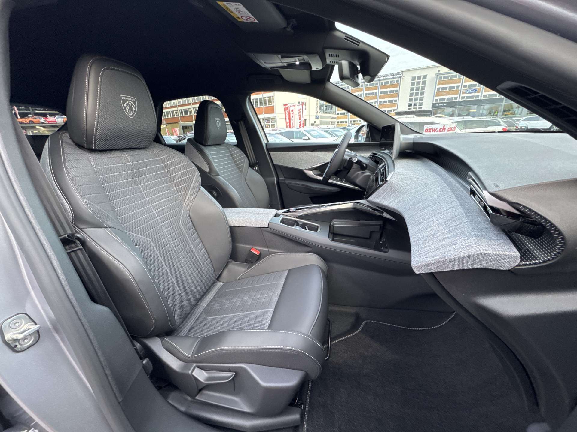PEUGEOT 3008 145 Hybrid GT e-DCS Automat-image-11
