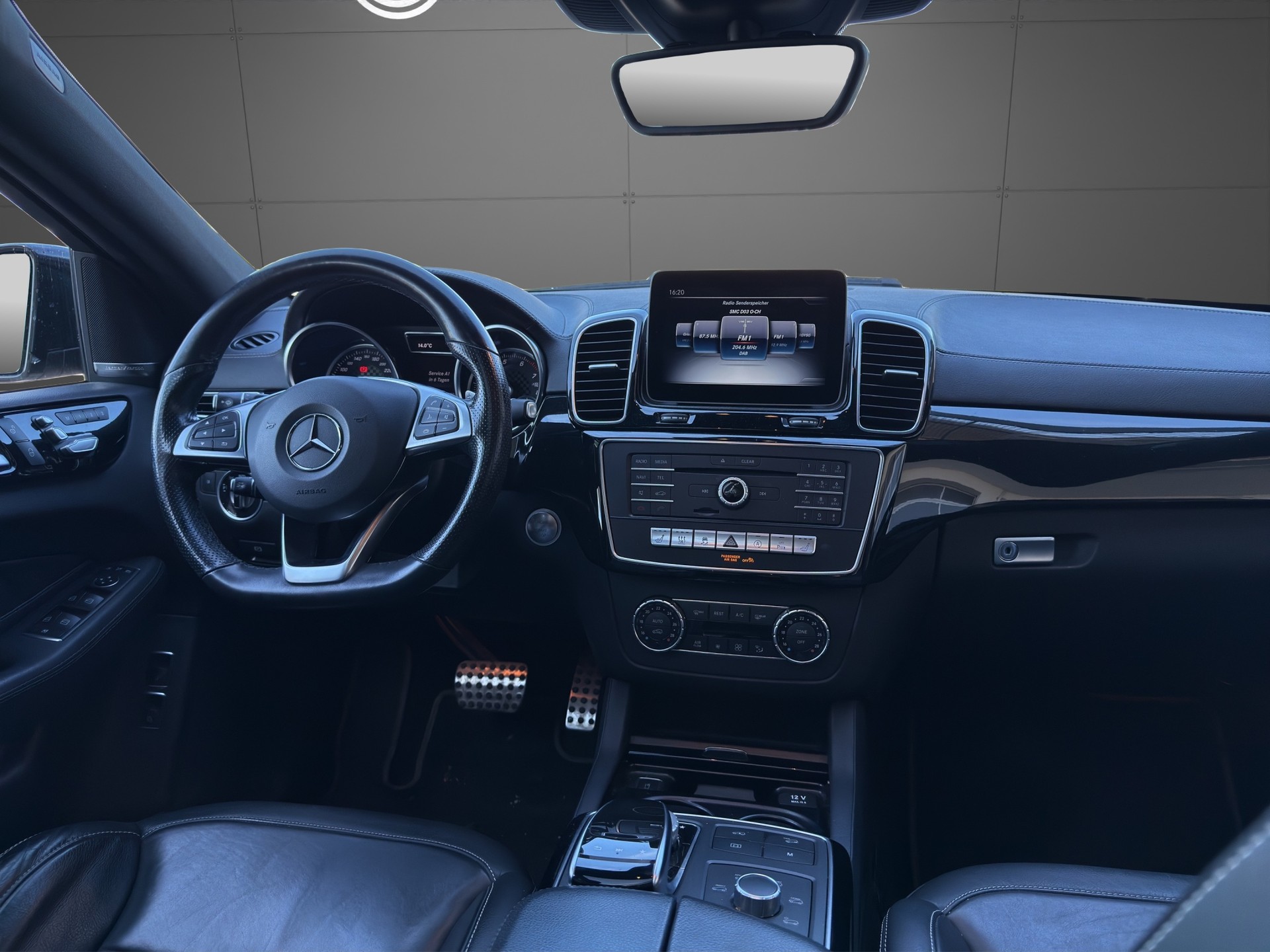 MERCEDES-BENZ GLE Coupé 400 * AMG Line * frisch ab Service * neue Reifen *-image-12