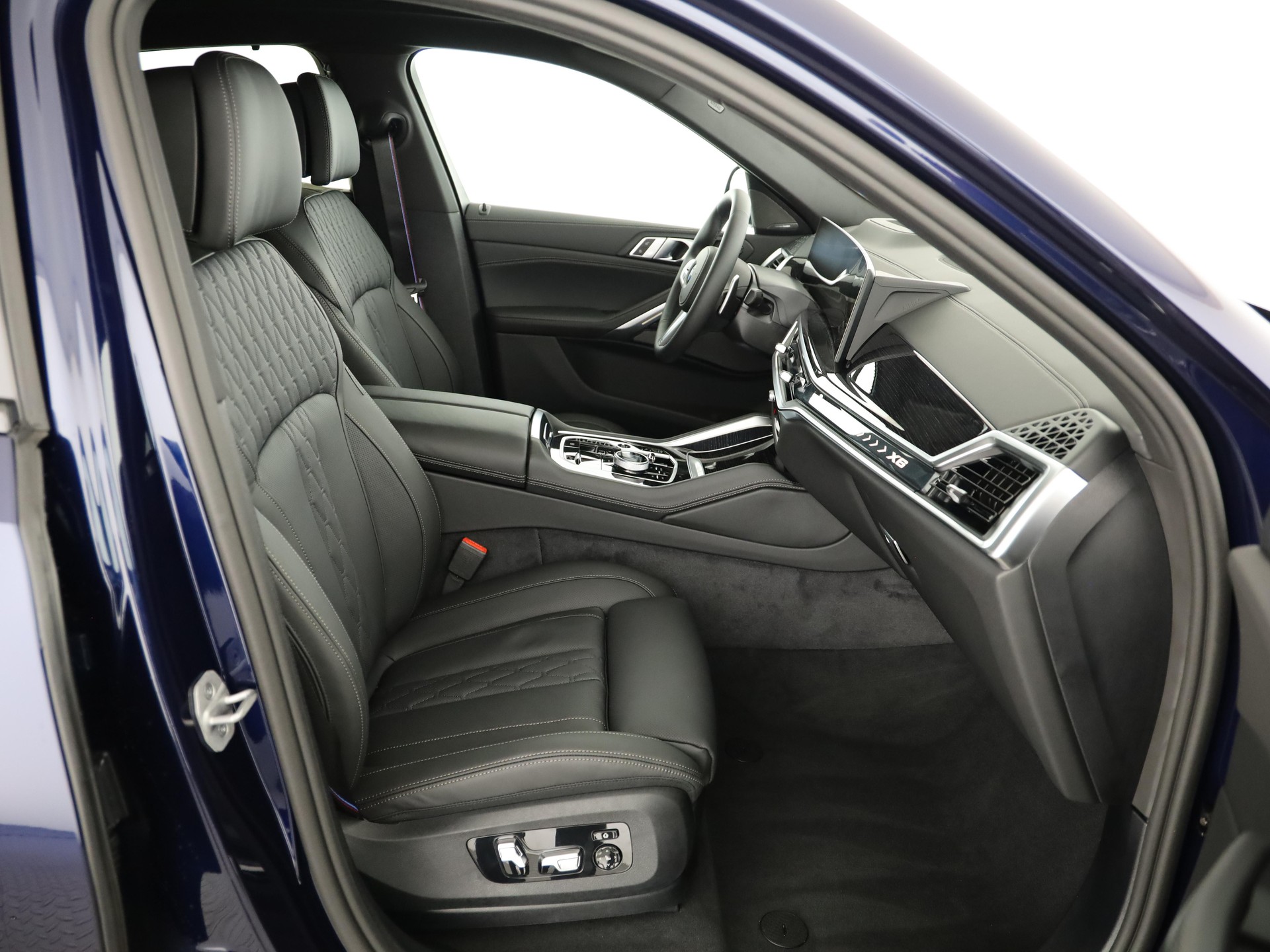 BMW X6 40d xDrive-image-17