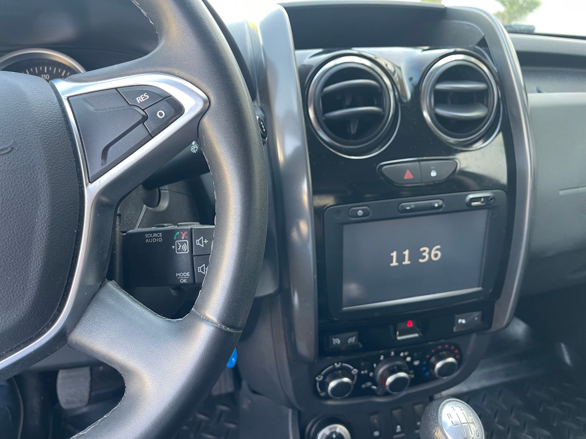 DACIA Duster 1.2 T Privilège 4x4-image-9