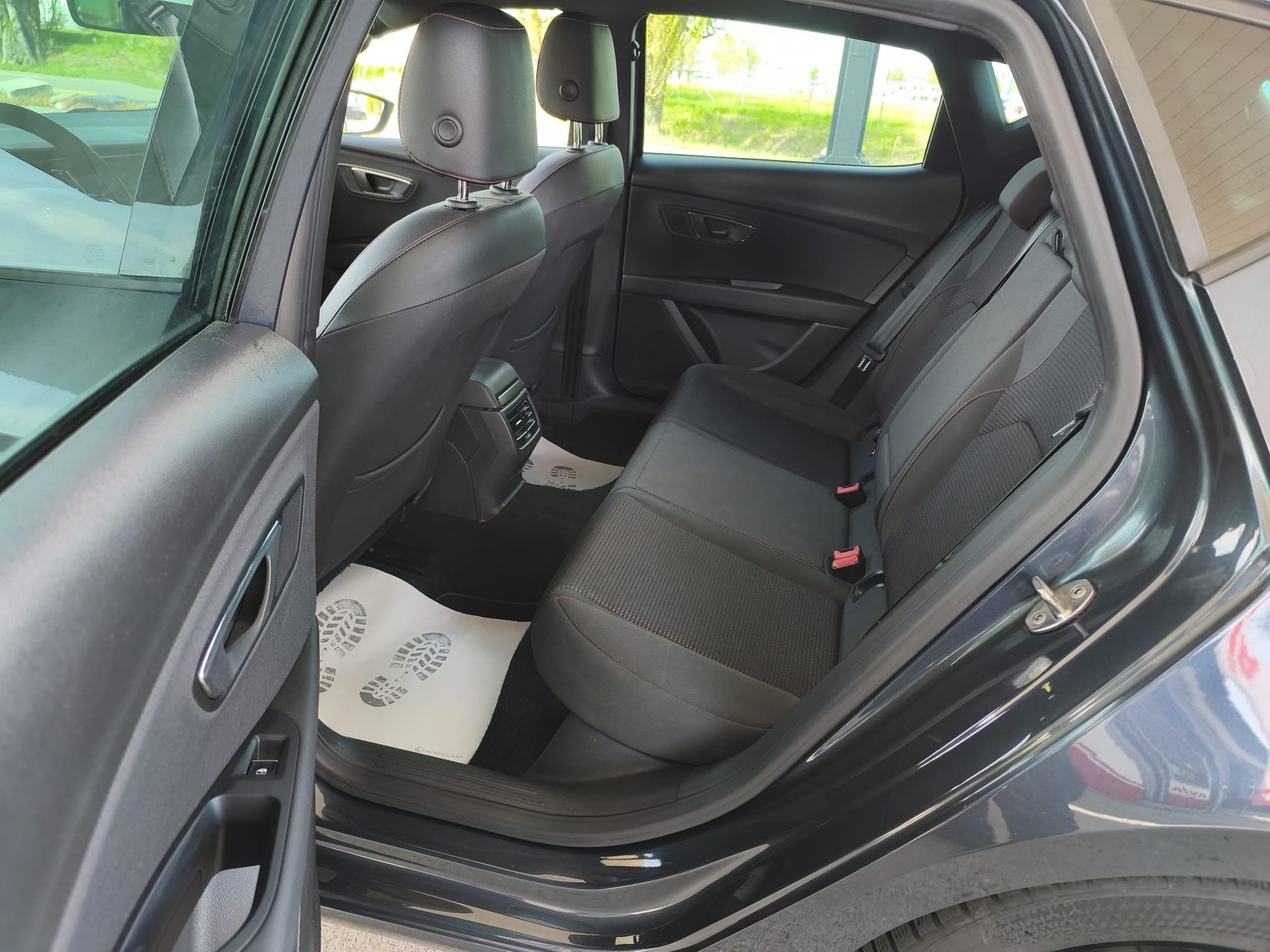 SEAT Leon 2.0 TSI FR DSG-image-12
