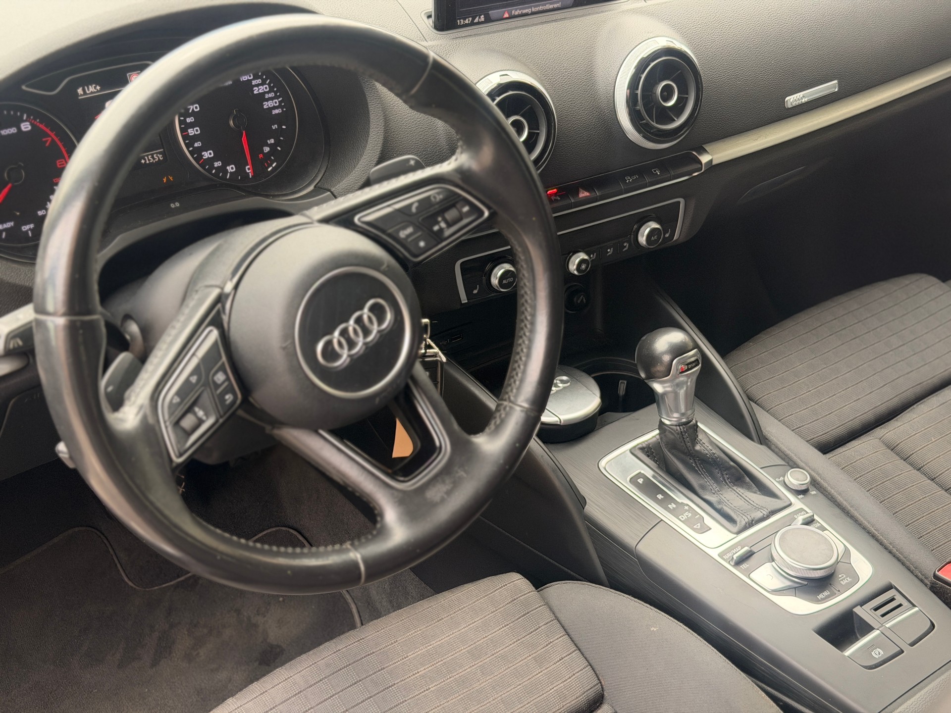 AUDI A3 Sportback 1.4 TFSI Sport S-tronic-image-15