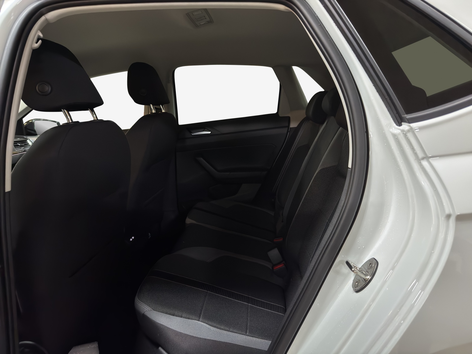 VW Polo km 0 con servizi inclusi-image-11