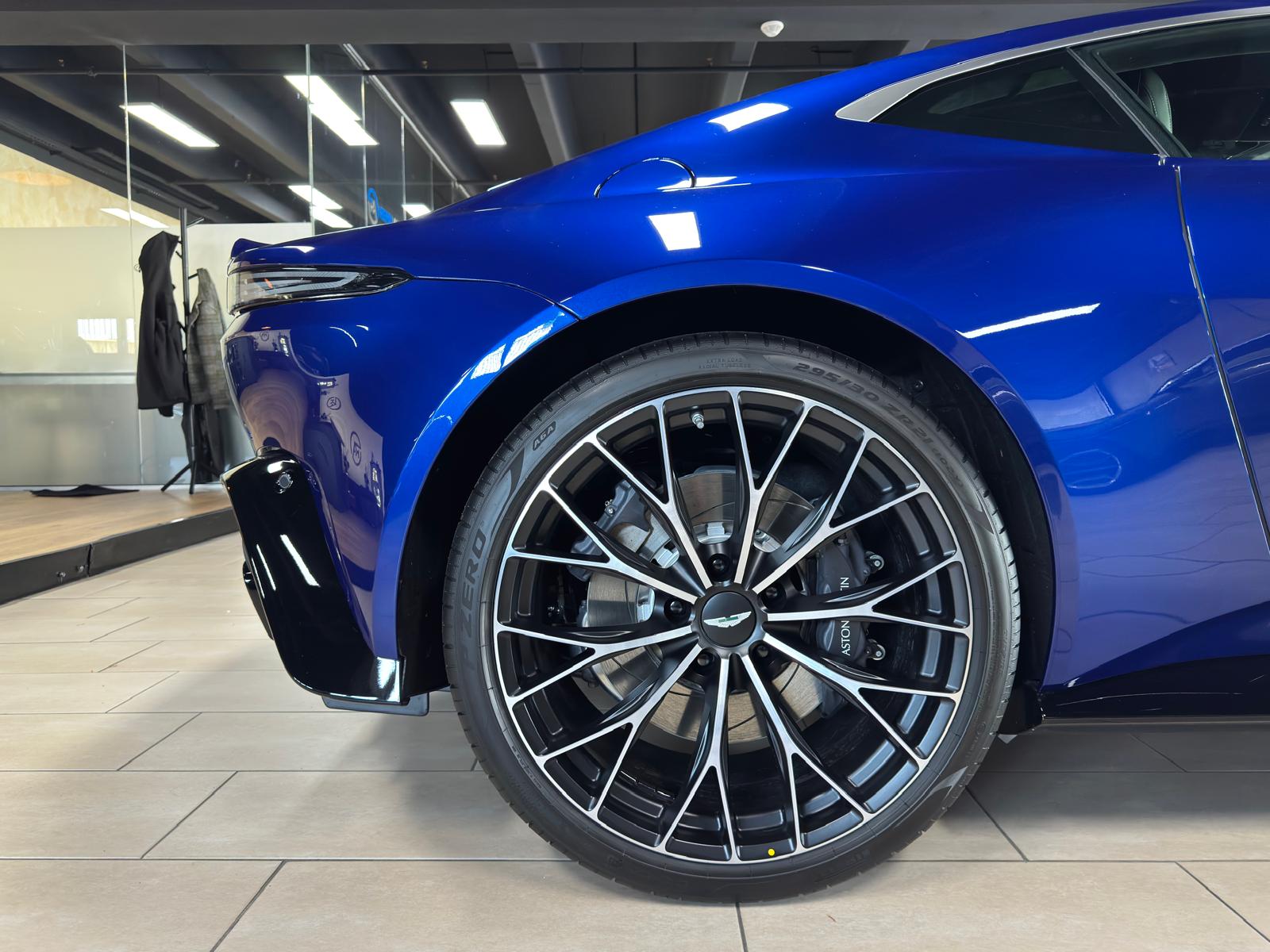 ASTON MARTIN V8 Vantage 4.0 Coupé-image-8