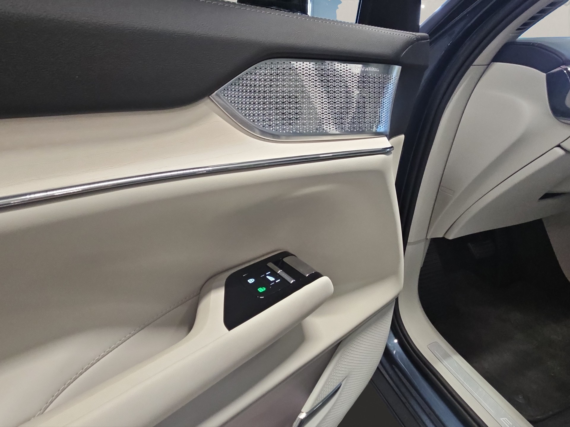 VOLVO EX90 Twin Performance Ultra AWD-image-6