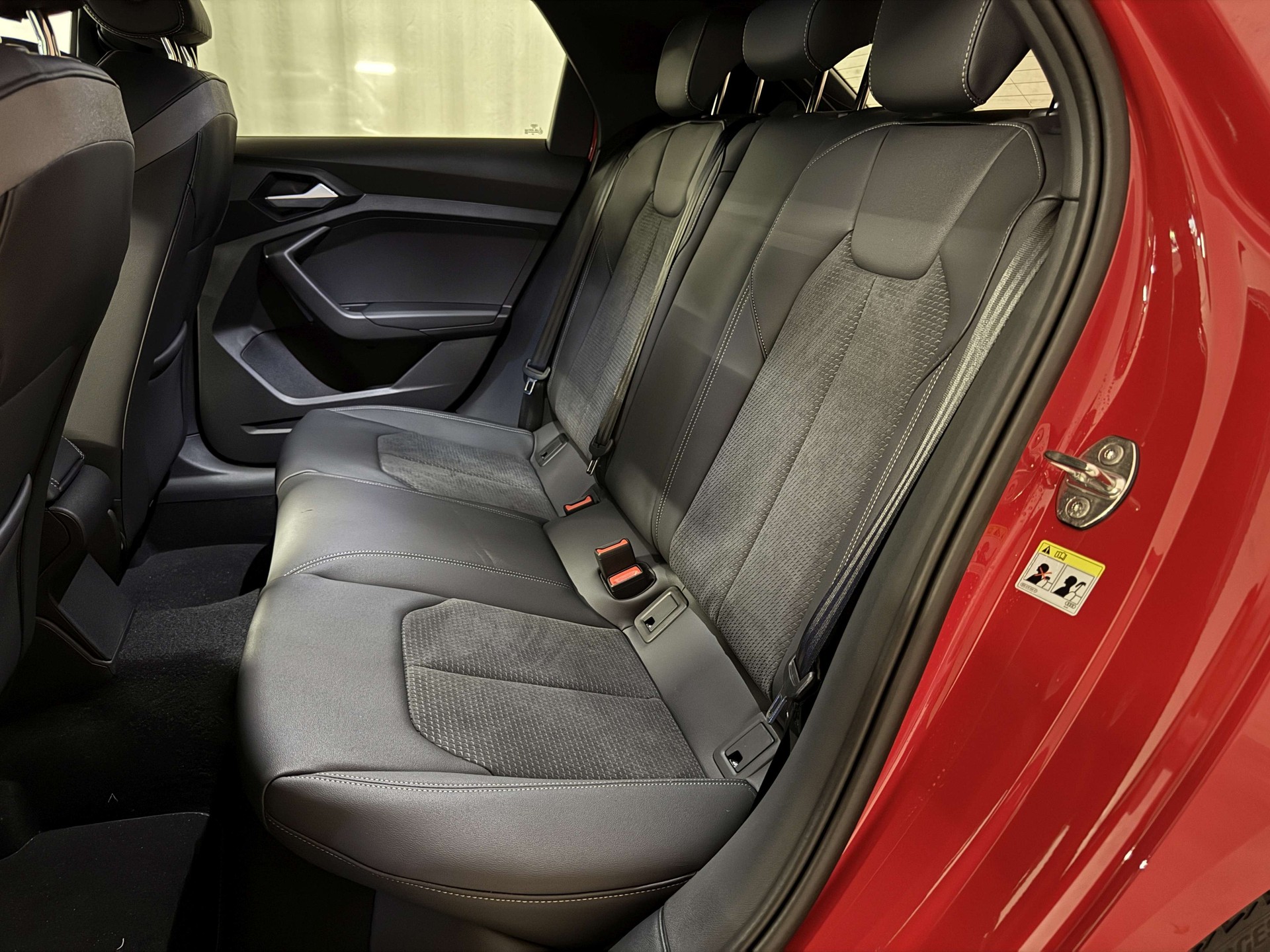 AUDI A1 Sportback 40 TFSI S Line S-tronic-image-12