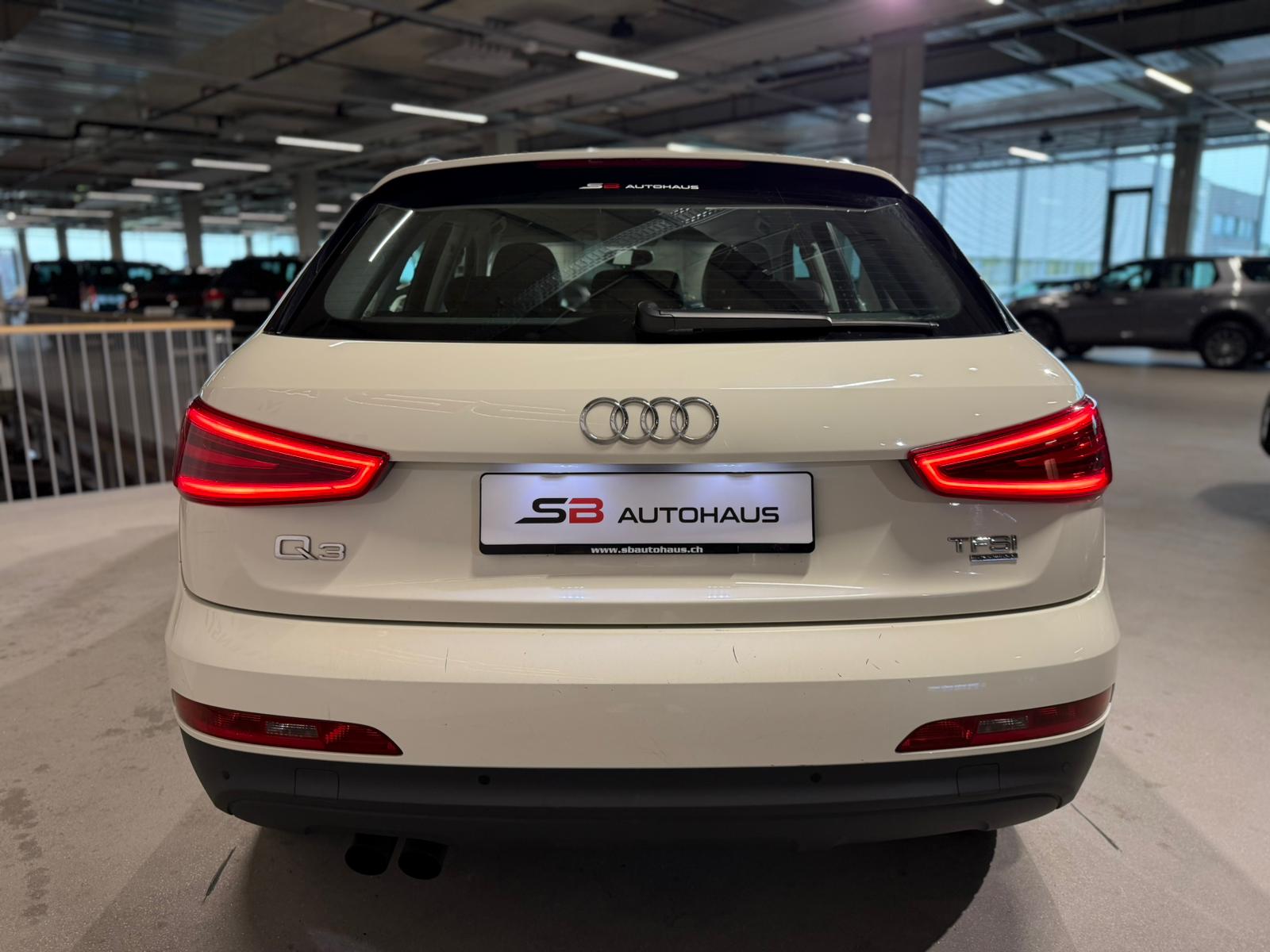 AUDI Q3 2.0 TFSI quattro S-tronic-image-12