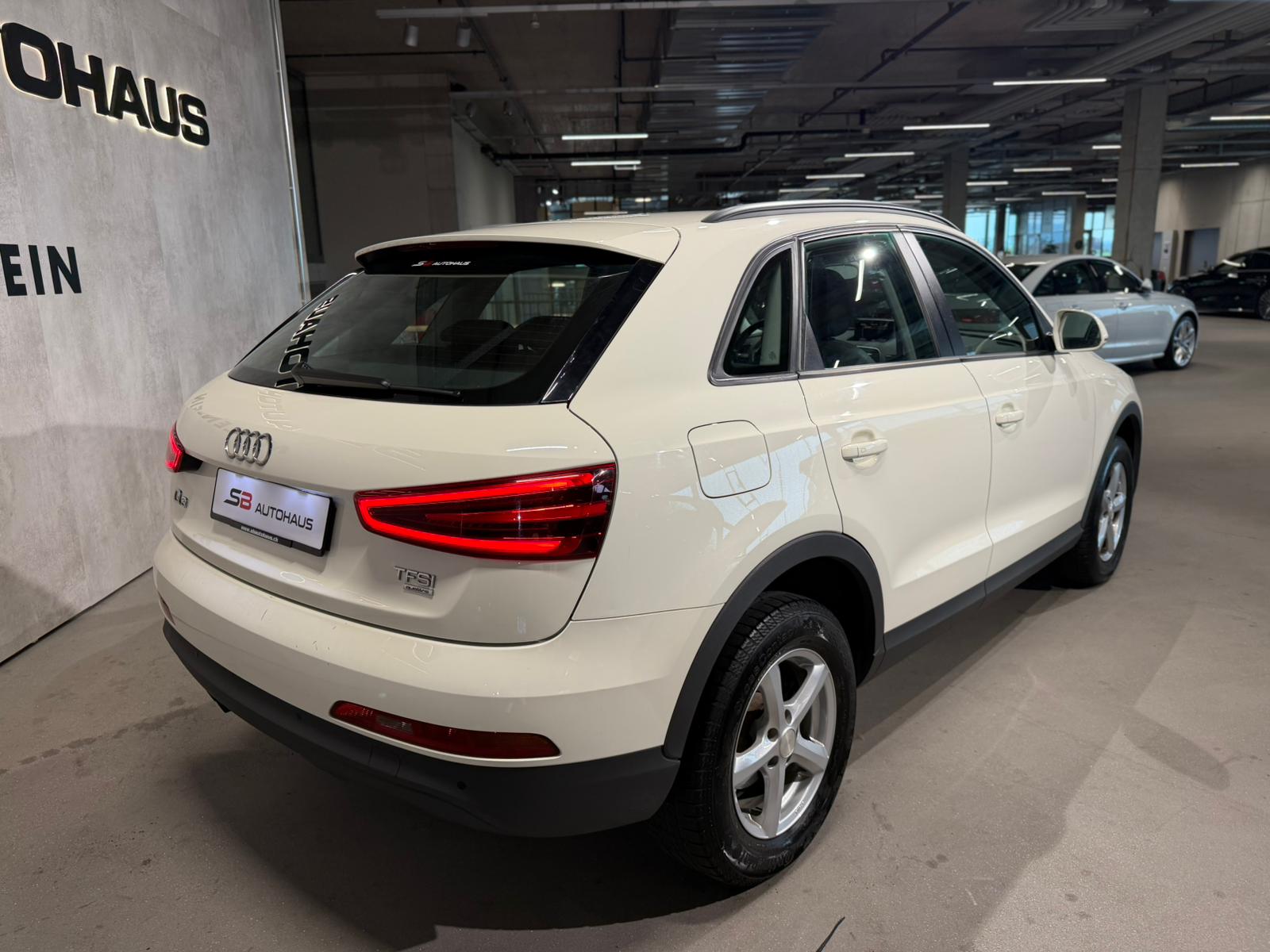 AUDI Q3 2.0 TFSI quattro S-tronic-image-10