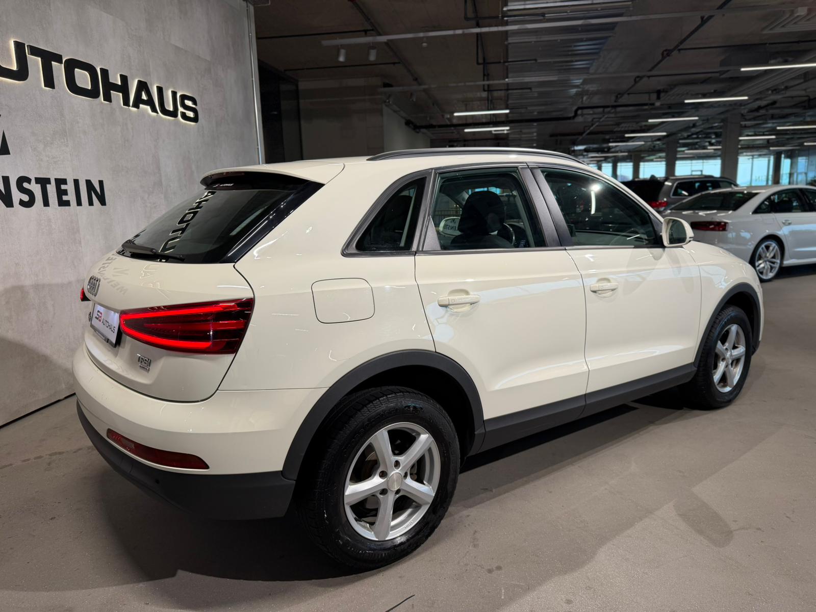 AUDI Q3 2.0 TFSI quattro S-tronic-image-8