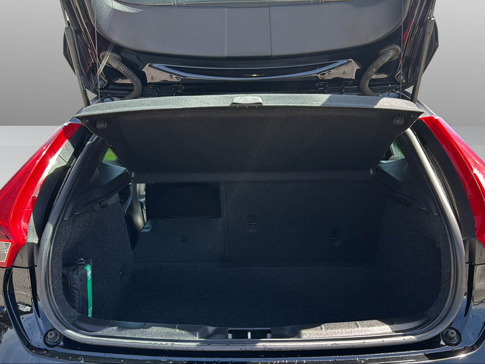 VOLVO V40 2.0 D3 Kinetic S/S-image-15