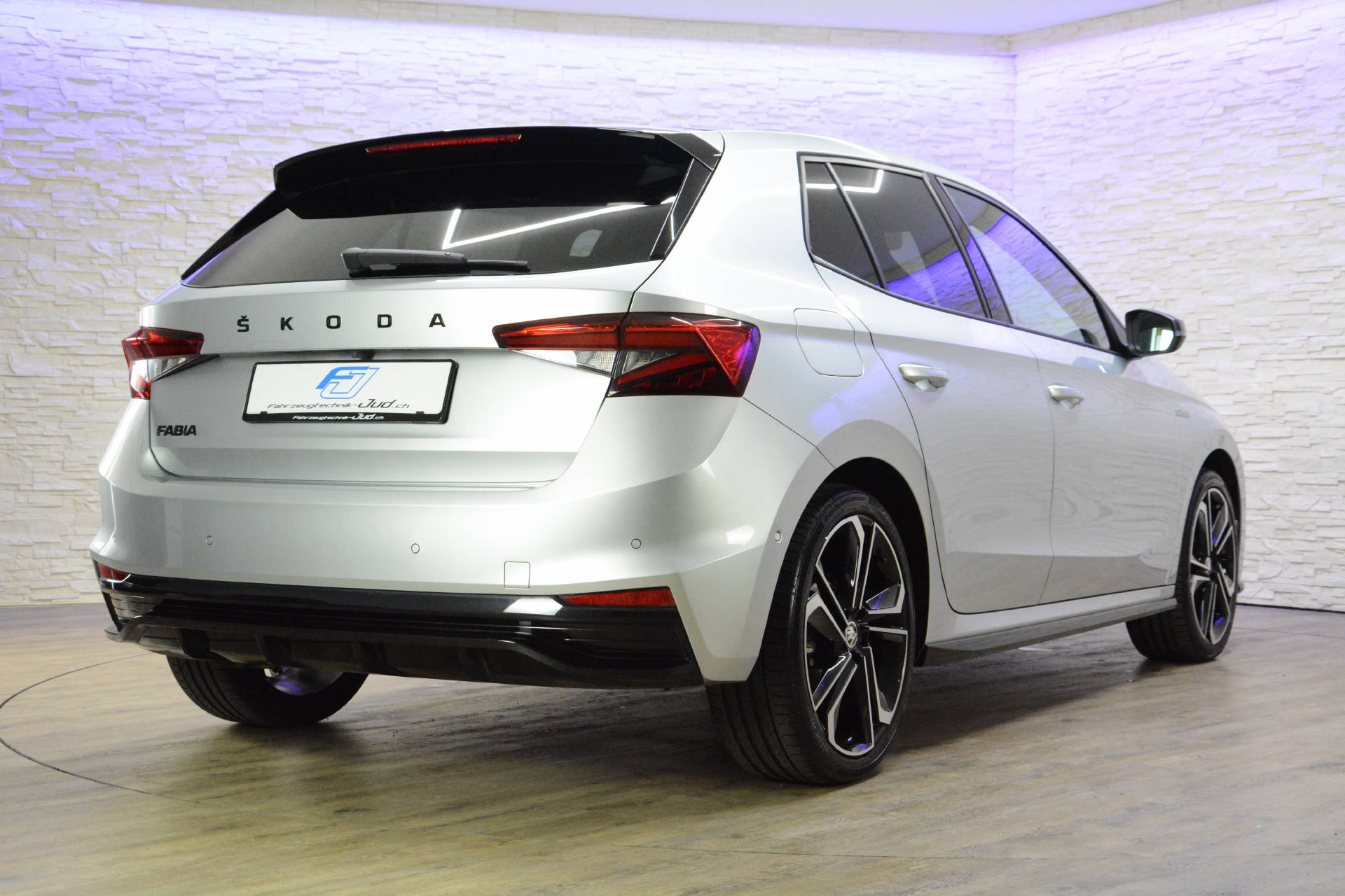 SKODA Fabia 1.5 TSI Monte Carlo DSG-image-4