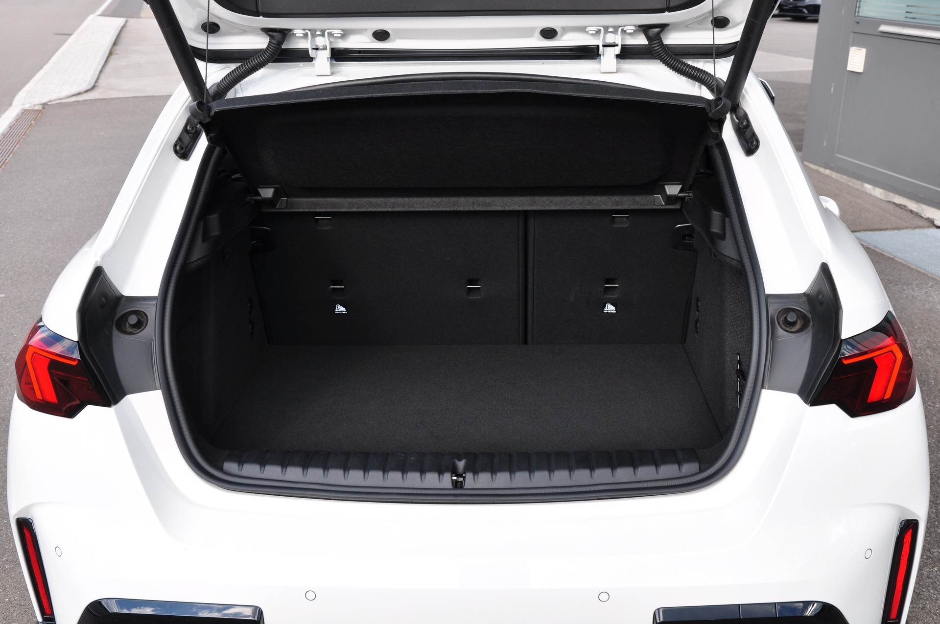 BMW 120 M Sport Pro Steptronic-image-12