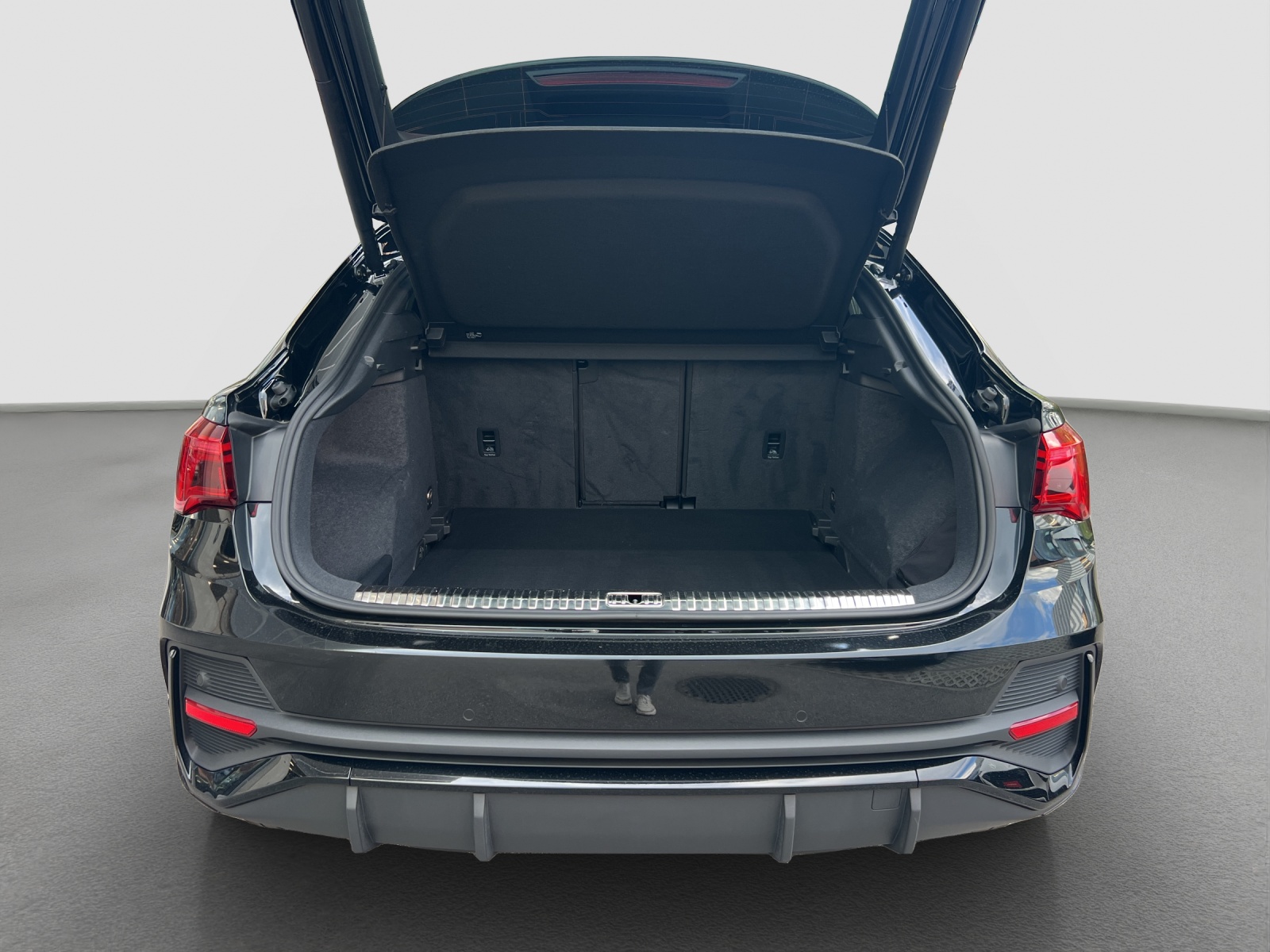 AUDI Q3 Sportback 35 TFSI S line Attraction S-tronic-image-9