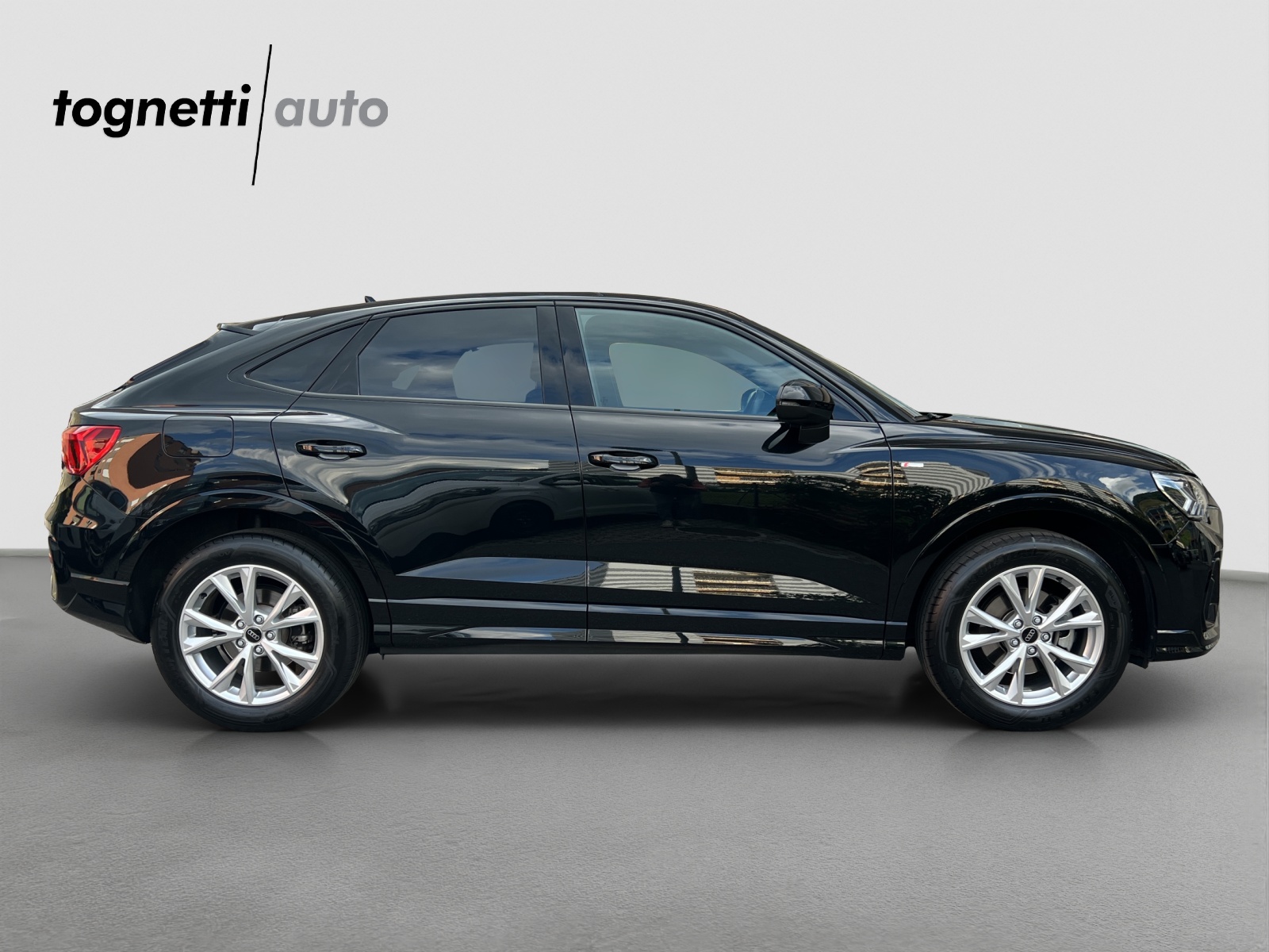 AUDI Q3 Sportback 35 TFSI S line Attraction S-tronic-image-2