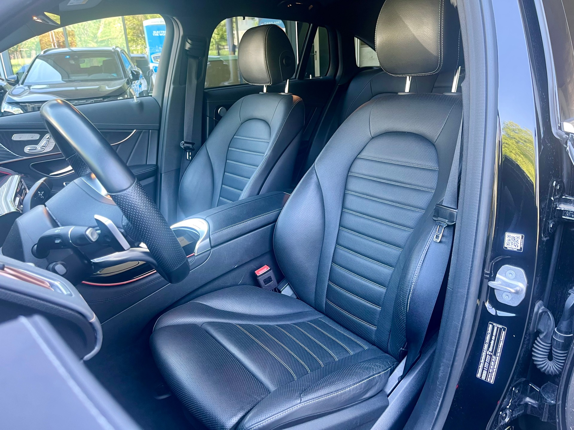 MERCEDES-BENZ EQC 400 AMG Line 4Matic-image-14