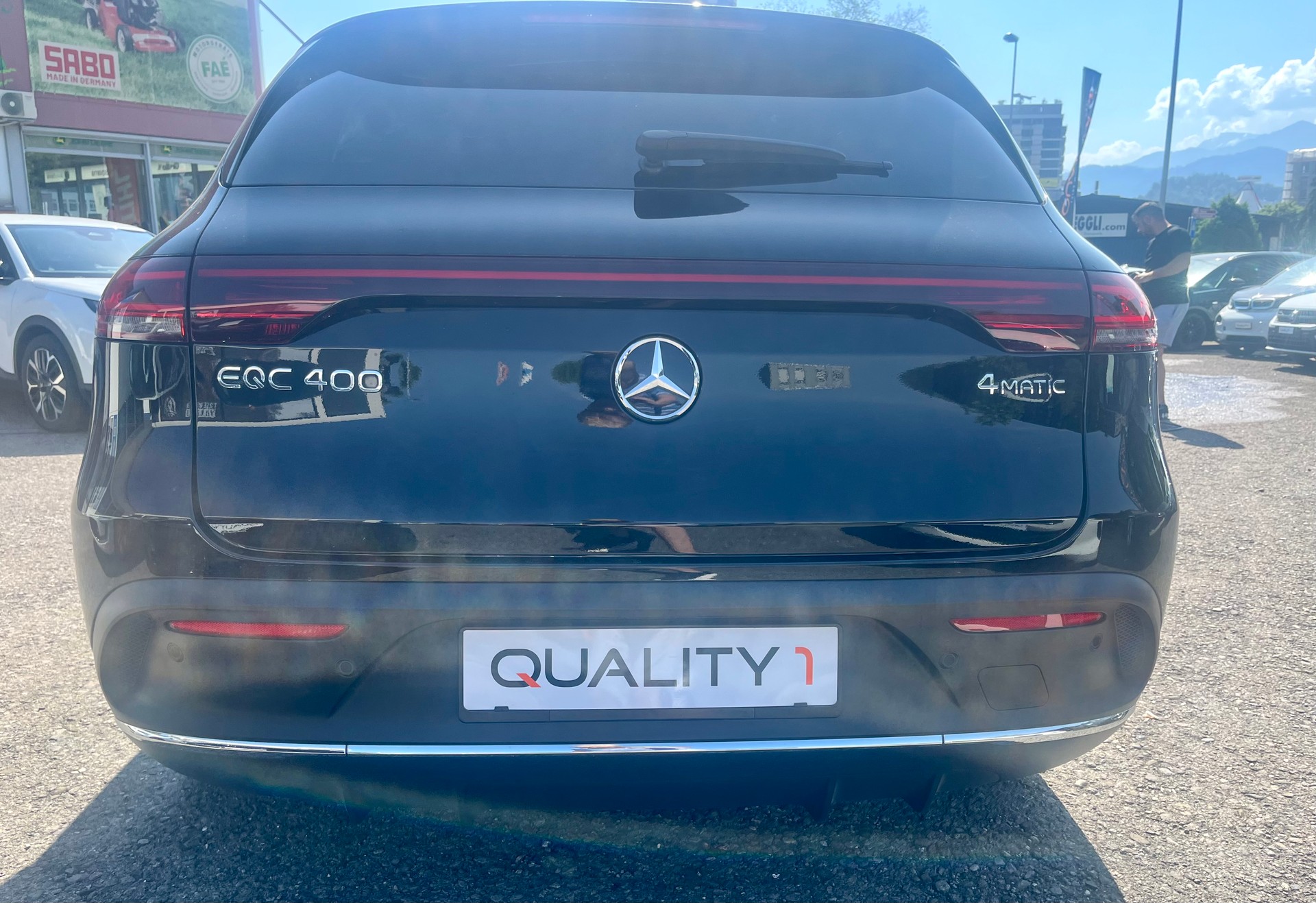 MERCEDES-BENZ EQC 400 AMG Line 4Matic-image-6