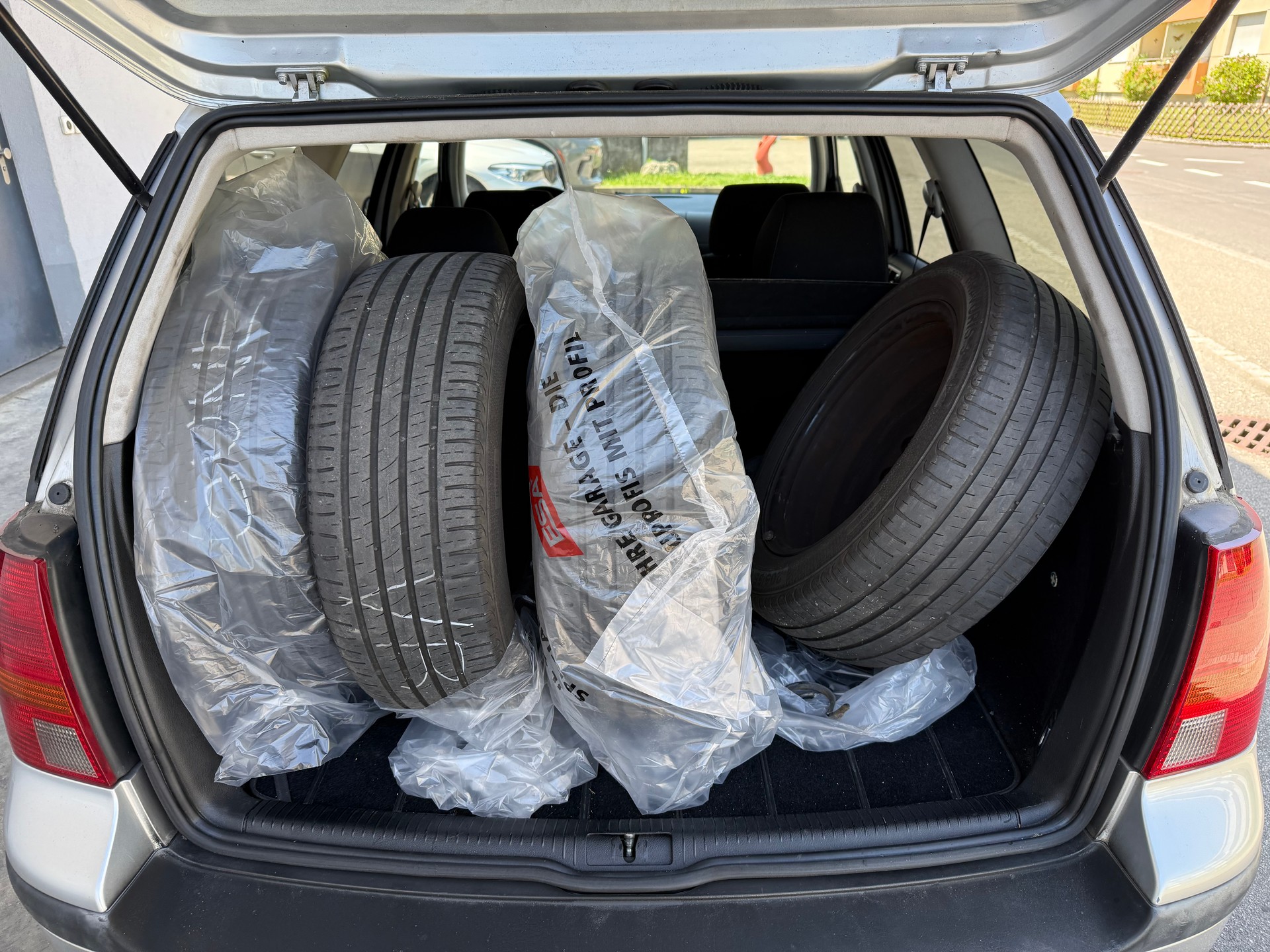 VW Golf Variant 1.9 TDI PD 4Motion-image-11