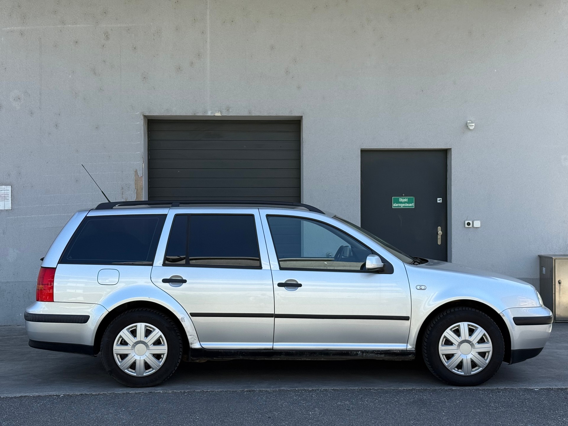 VW Golf Variant 1.9 TDI PD 4Motion-image-5