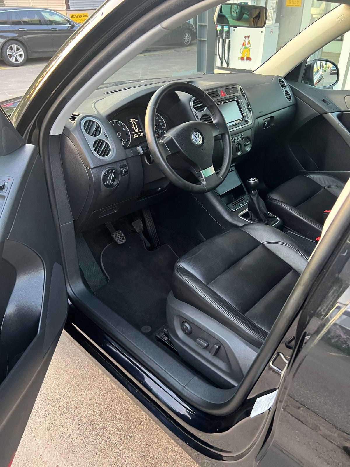 VW Tiguan 2.0 TSI Sport&Style-image-6