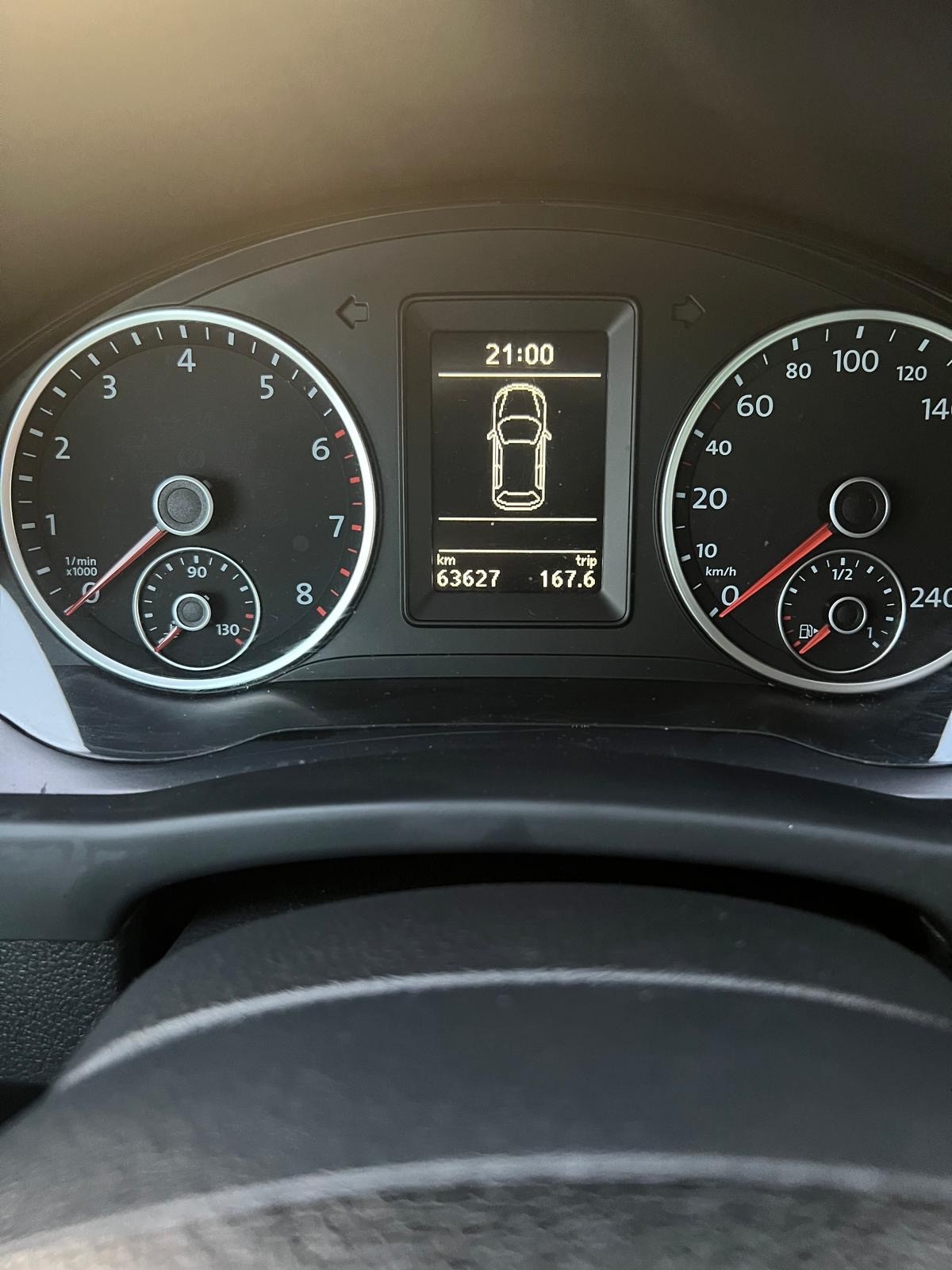 VW Tiguan 2.0 TSI Sport&Style-image-8