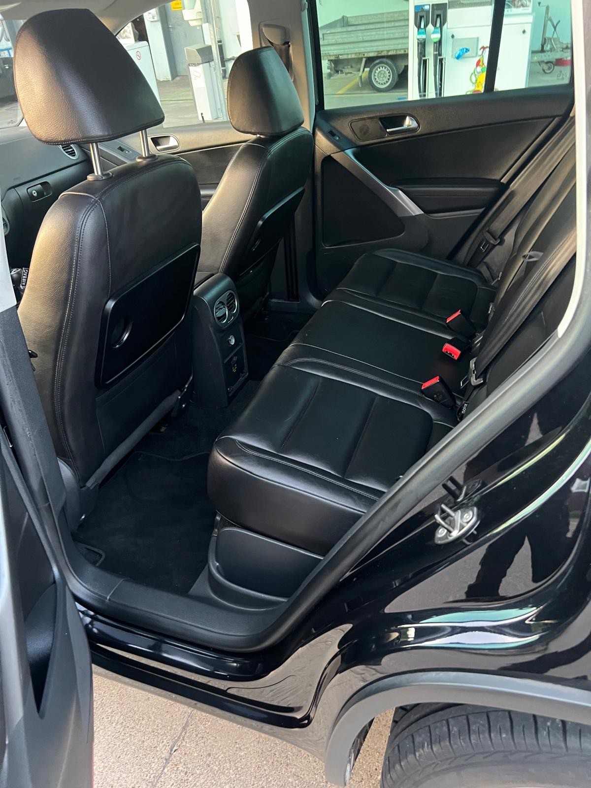 VW Tiguan 2.0 TSI Sport&Style-image-4