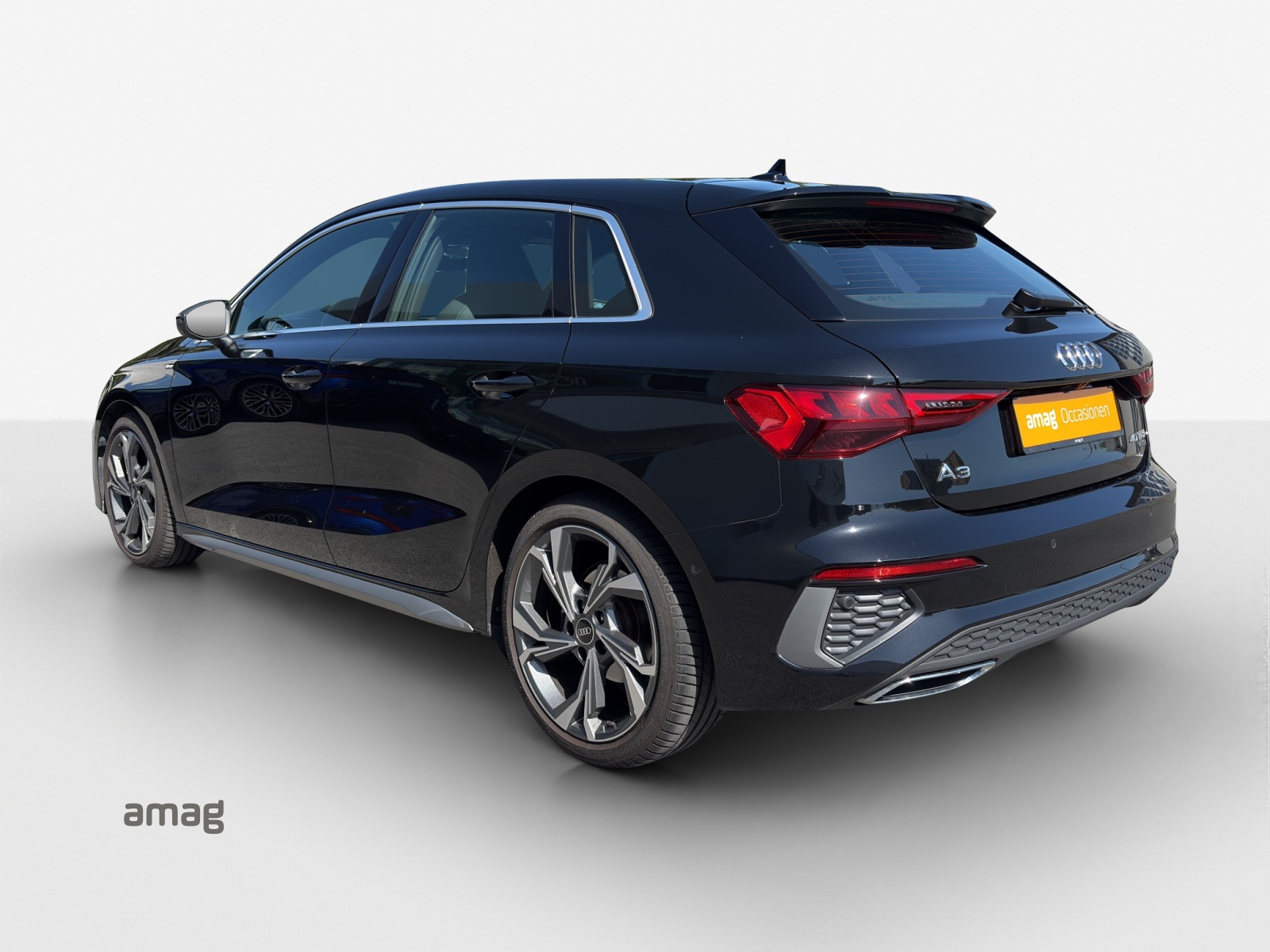 AUDI A3 Sportback 40 TFSI S line quattro S-tronic-image-2