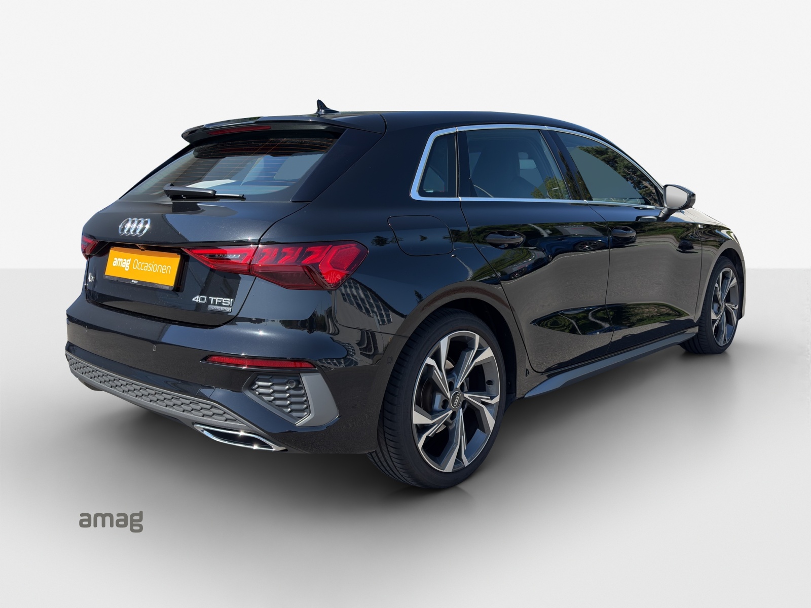 AUDI A3 Sportback 40 TFSI S line quattro S-tronic-image-4