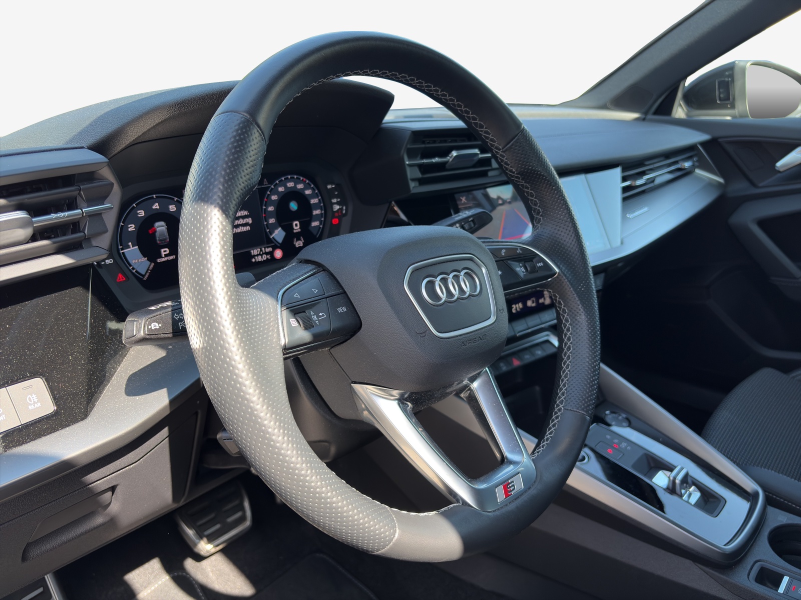 AUDI A3 Sportback 40 TFSI S line quattro S-tronic-image-9