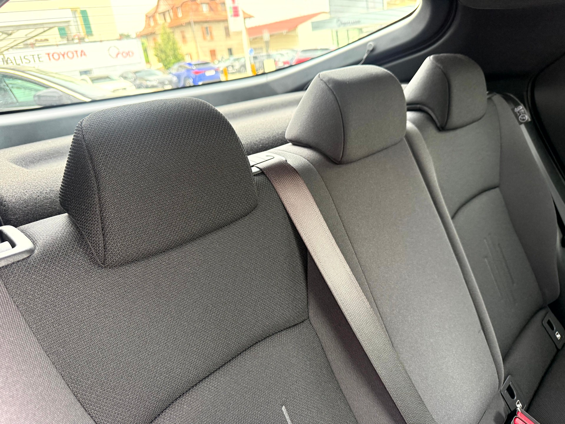 TOYOTA C-HR 2.0 PHEV CVT Swiss Edition-image-15