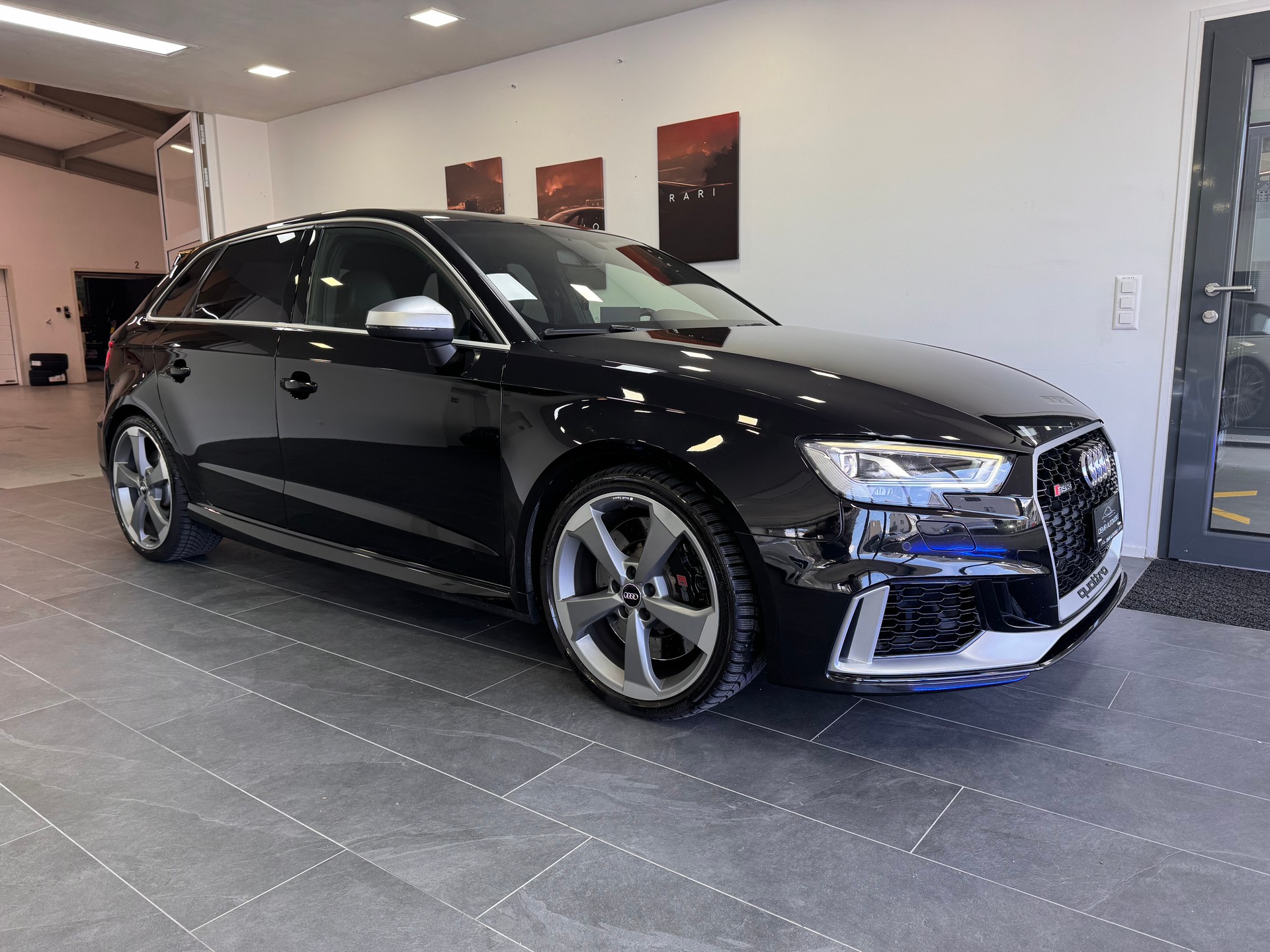 AUDI RS3 Sportback 2.5 TSI quattro S-tronic *Matrix LED / MMI PLUS / Metallic / Ambientebeleuchtung*-image-2