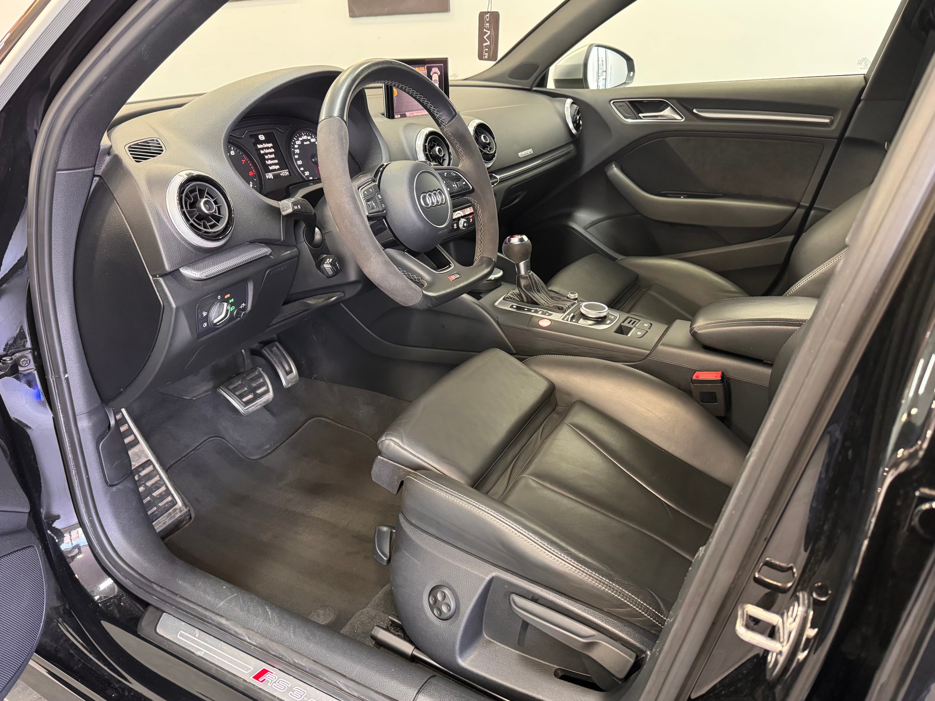 AUDI RS3 Sportback 2.5 TSI quattro S-tronic *Matrix LED / MMI PLUS / Metallic / Ambientebeleuchtung*-image-6