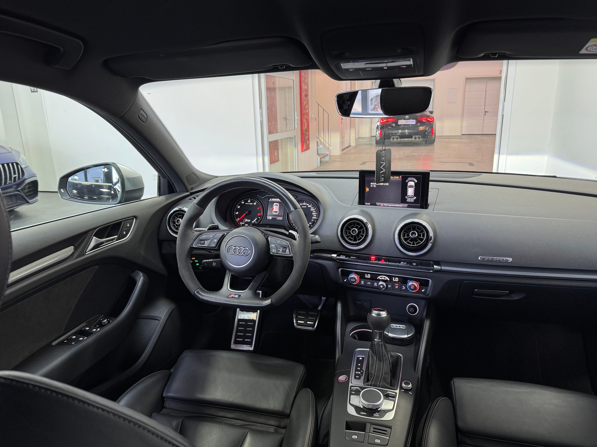 AUDI RS3 Sportback 2.5 TSI quattro S-tronic *Matrix LED / MMI PLUS / Metallic / Ambientebeleuchtung*-image-13