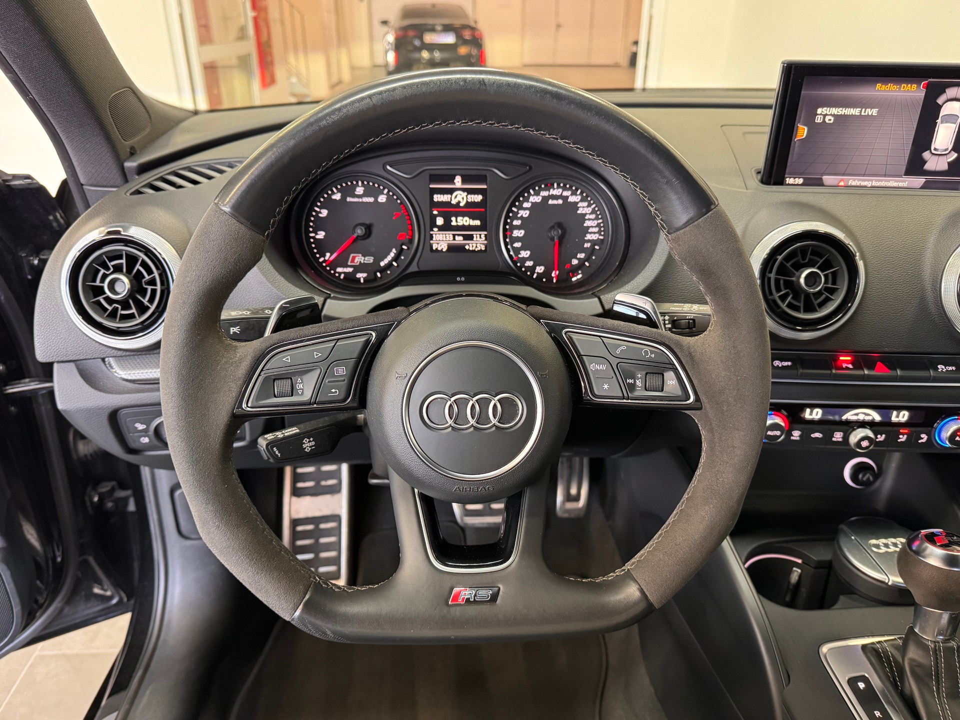 AUDI RS3 Sportback 2.5 TSI quattro S-tronic *Matrix LED / MMI PLUS / Metallic / Ambientebeleuchtung*-image-11