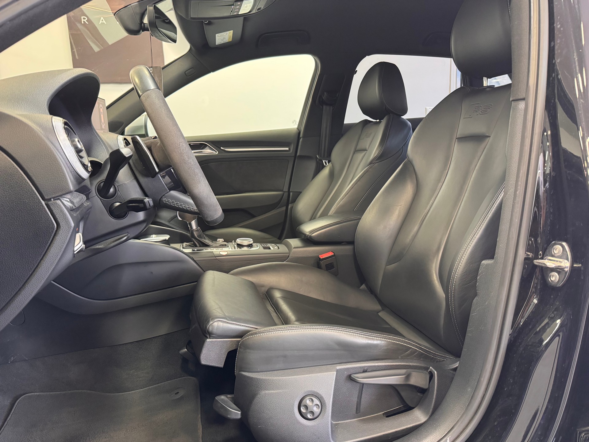 AUDI RS3 Sportback 2.5 TSI quattro S-tronic *Matrix LED / MMI PLUS / Metallic / Ambientebeleuchtung*-image-7