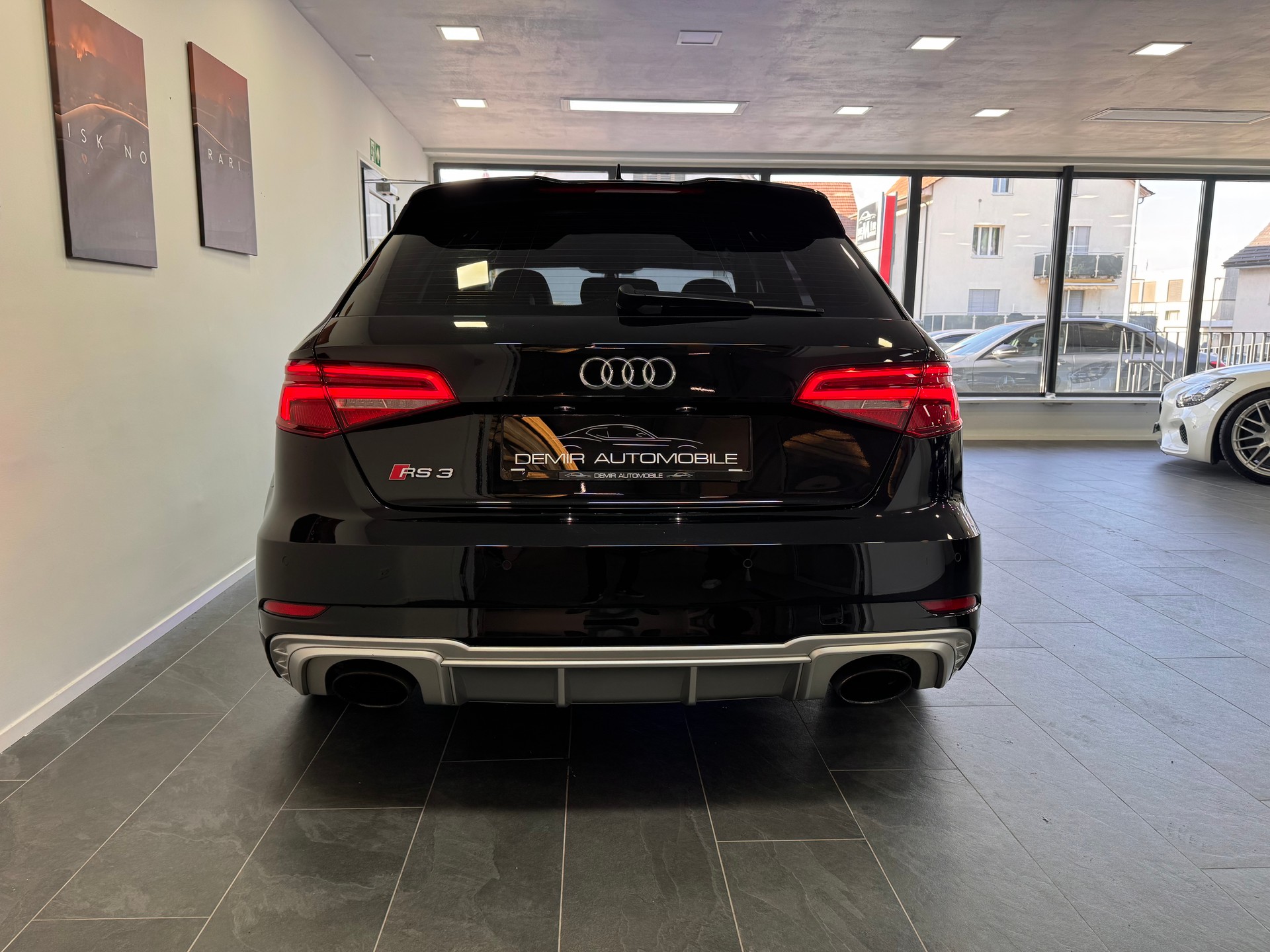 AUDI RS3 Sportback 2.5 TSI quattro S-tronic *Matrix LED / MMI PLUS / Metallic / Ambientebeleuchtung*-image-4